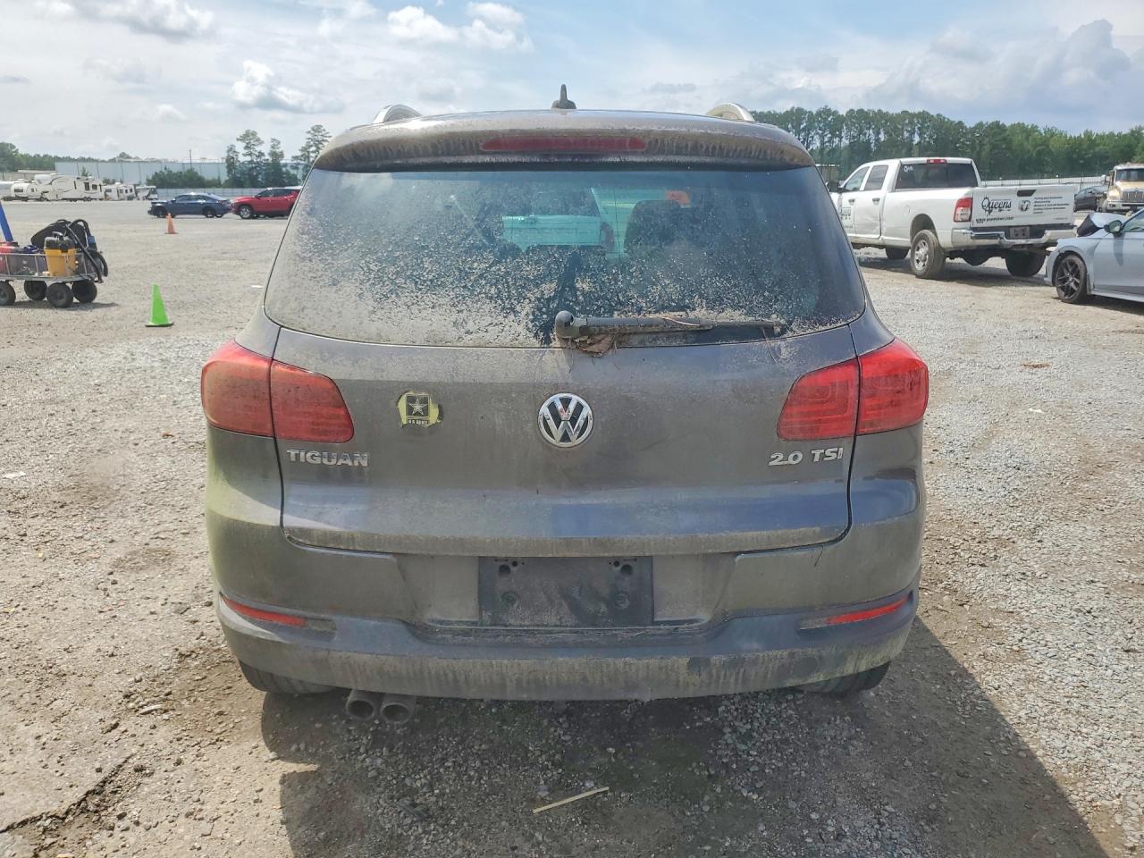 2012 Volkswagen Tiguan S Green vin: WVGAV7AX0CW003956