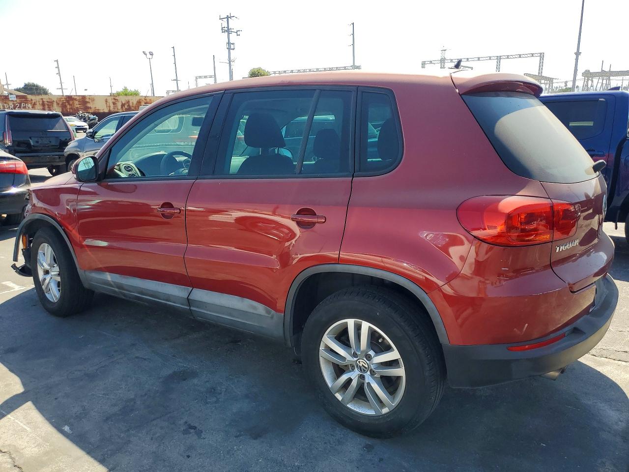 2012 Volkswagen Tiguan S Burgundy vin: WVGAV7AX0CW003987