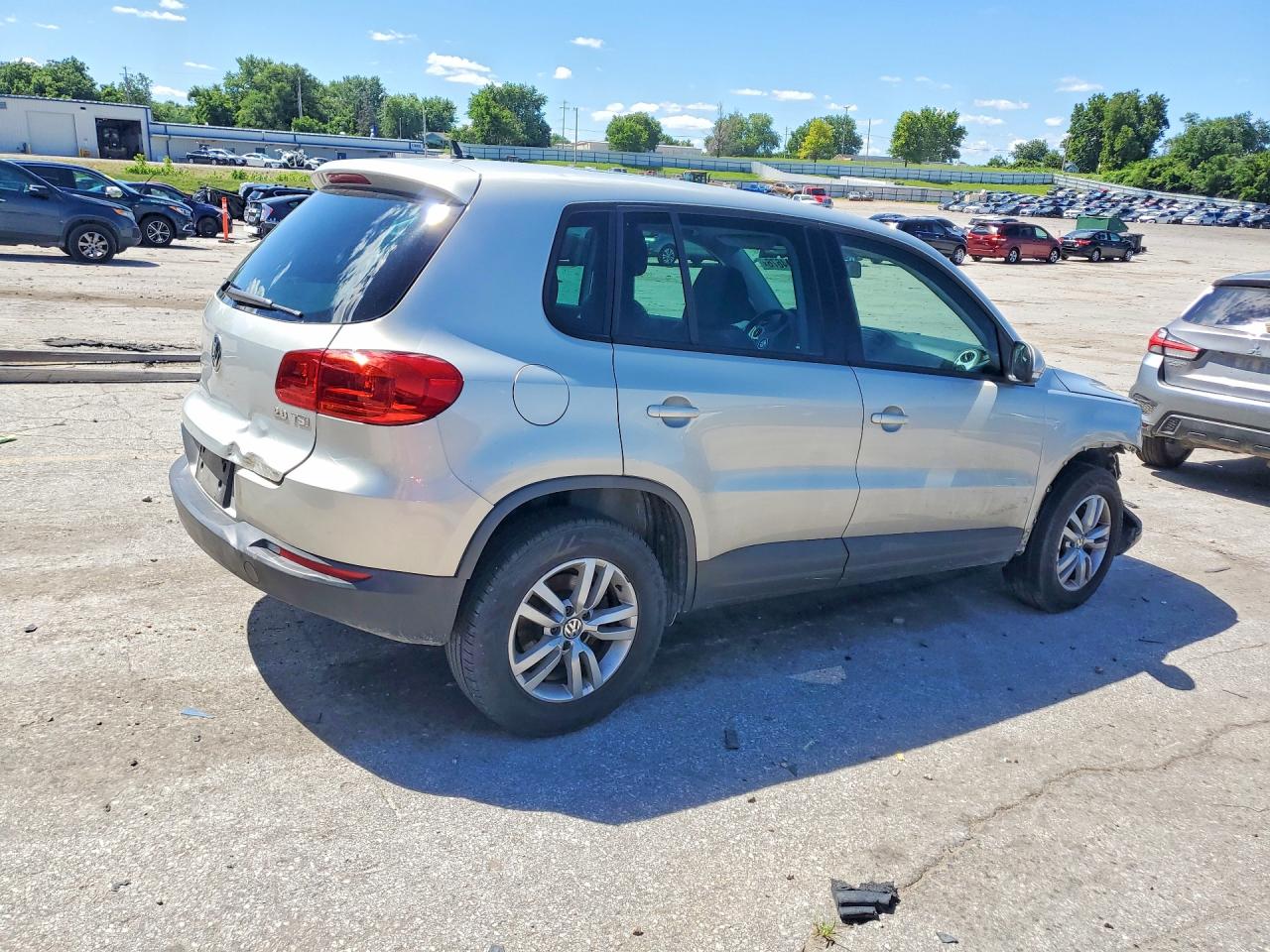 2012 Volkswagen Tiguan S Silver vin: WVGAV7AX0CW532355