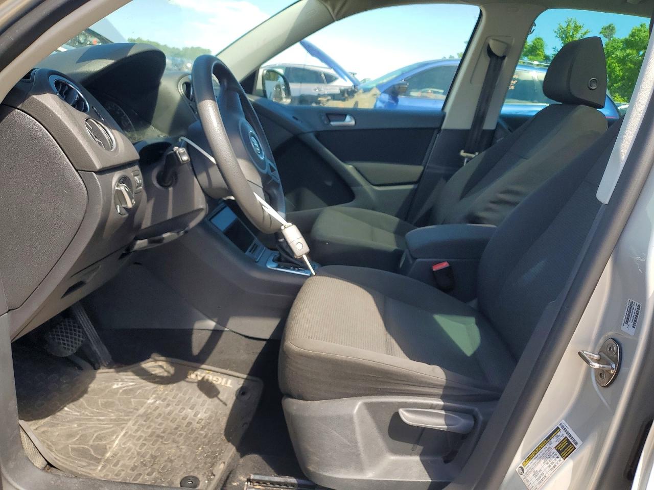 2012 Volkswagen Tiguan S Silver vin: WVGAV7AX0CW532355