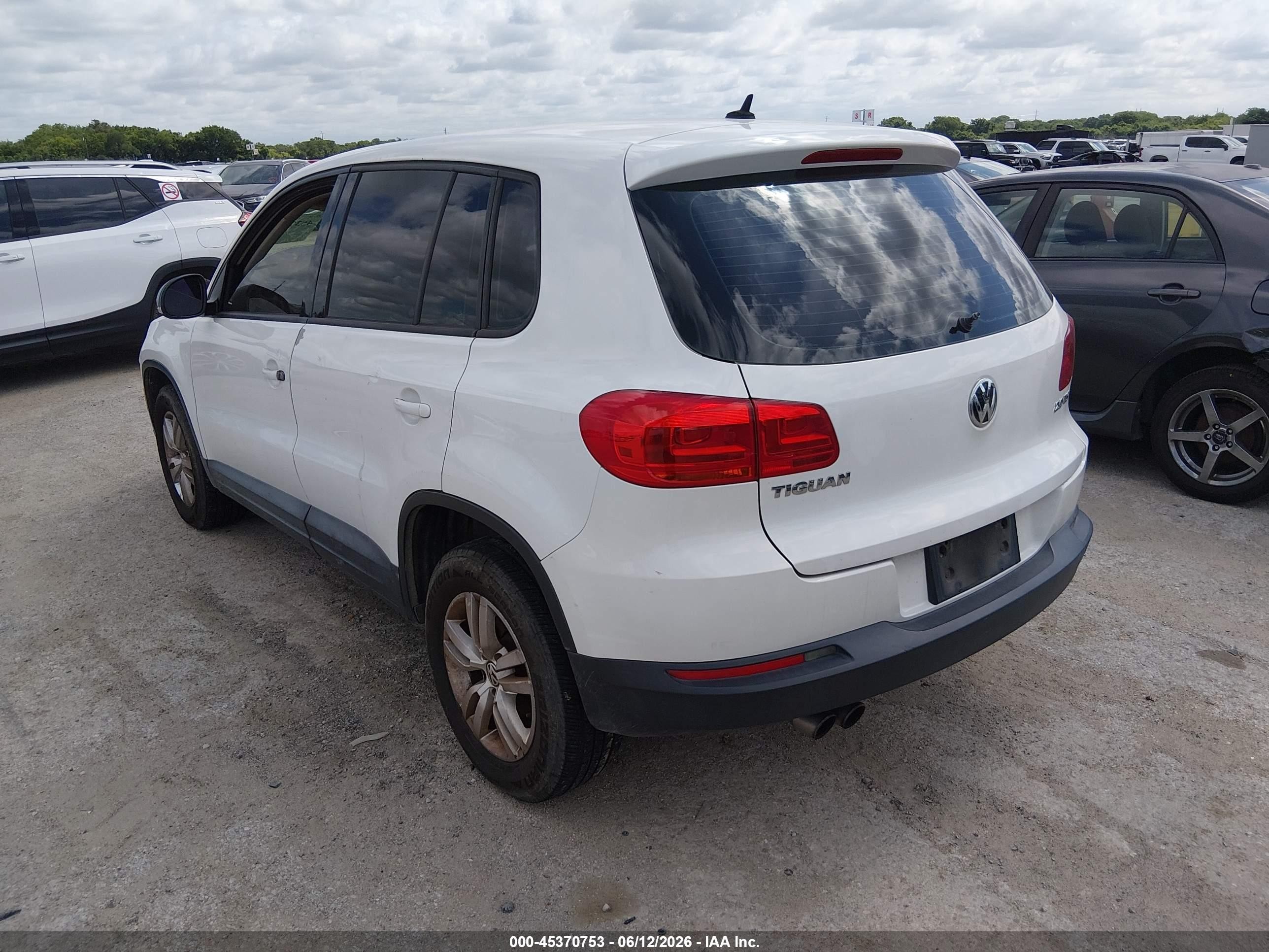 2012 Volkswagen Tiguan S White vin: WVGAV7AX0CW561211