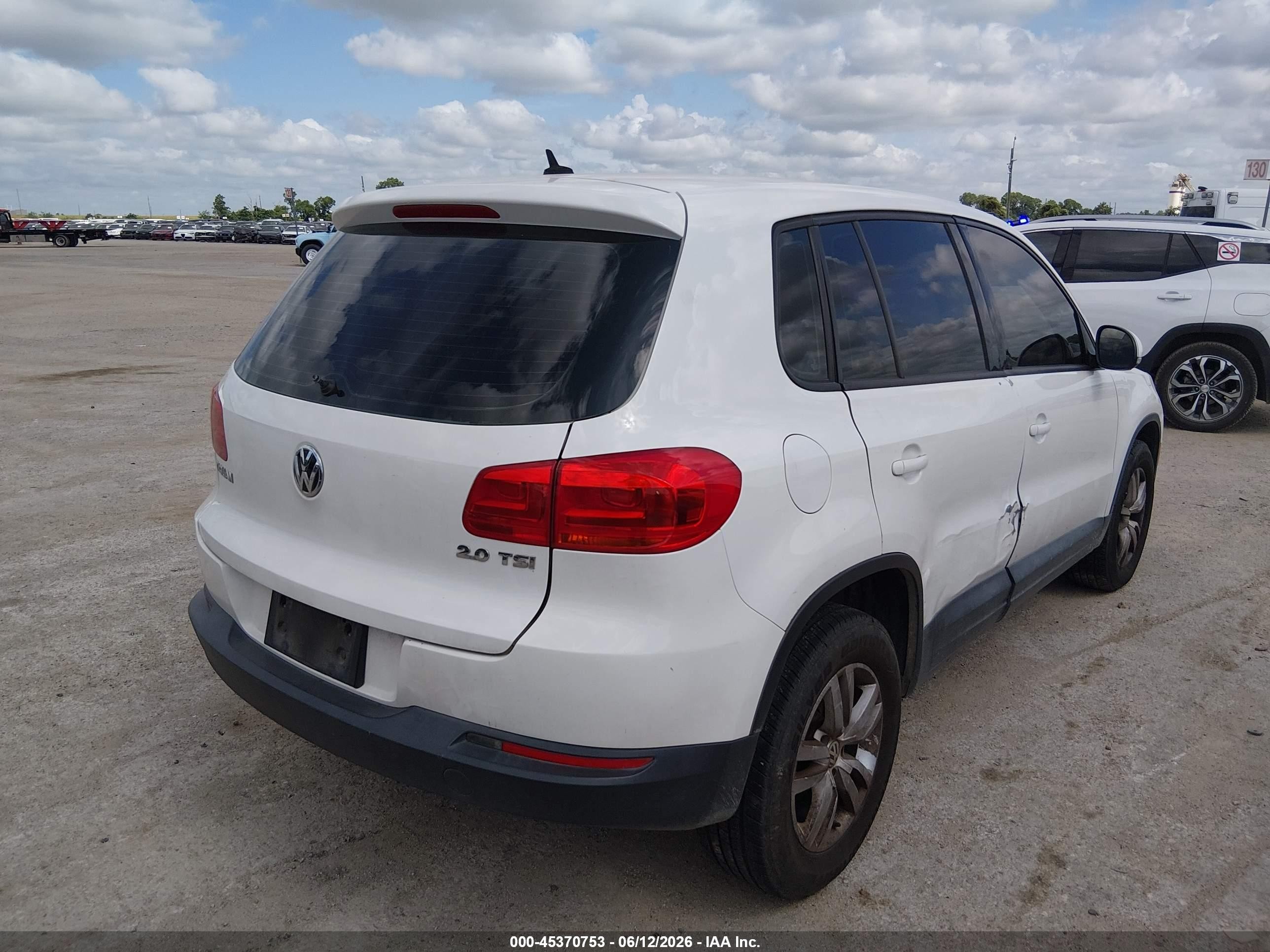 2012 Volkswagen Tiguan S White vin: WVGAV7AX0CW561211
