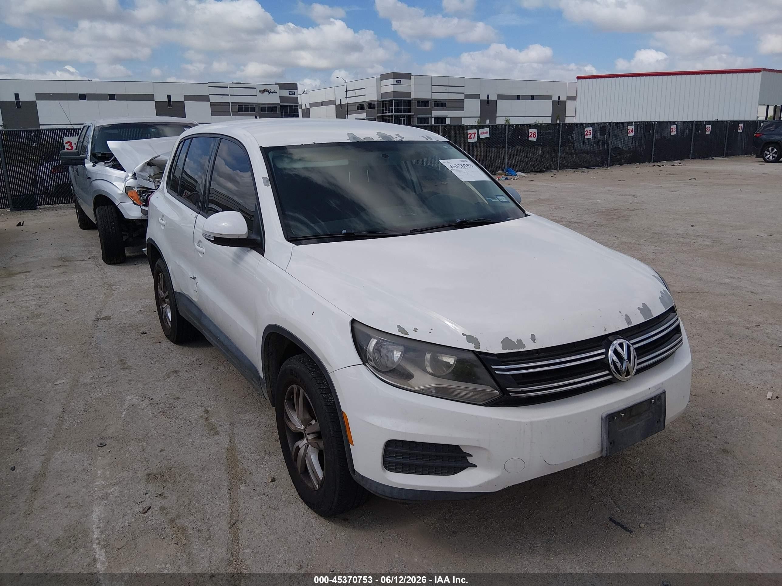 2012 Volkswagen Tiguan S White vin: WVGAV7AX0CW561211