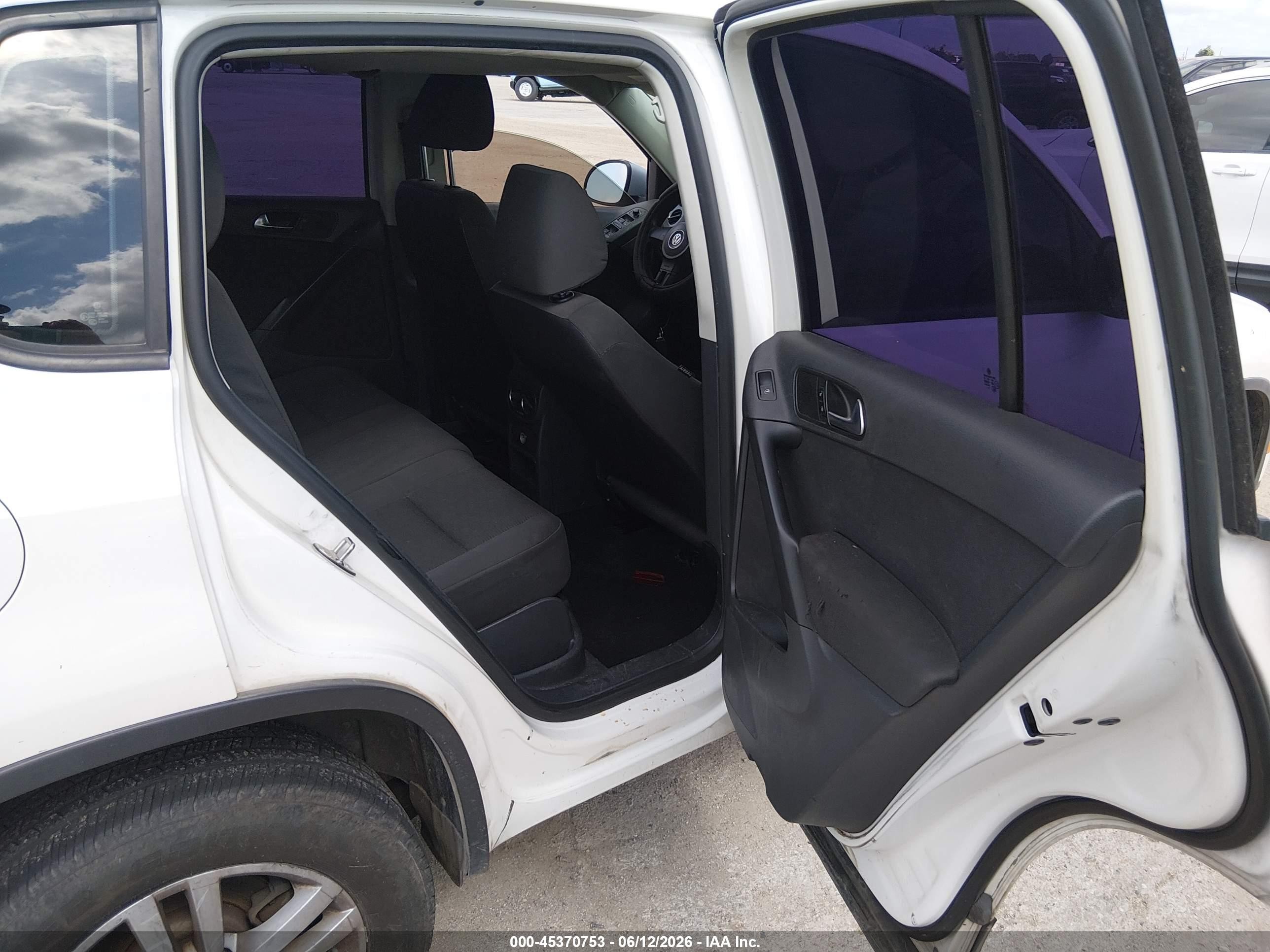 2012 Volkswagen Tiguan S White vin: WVGAV7AX0CW561211
