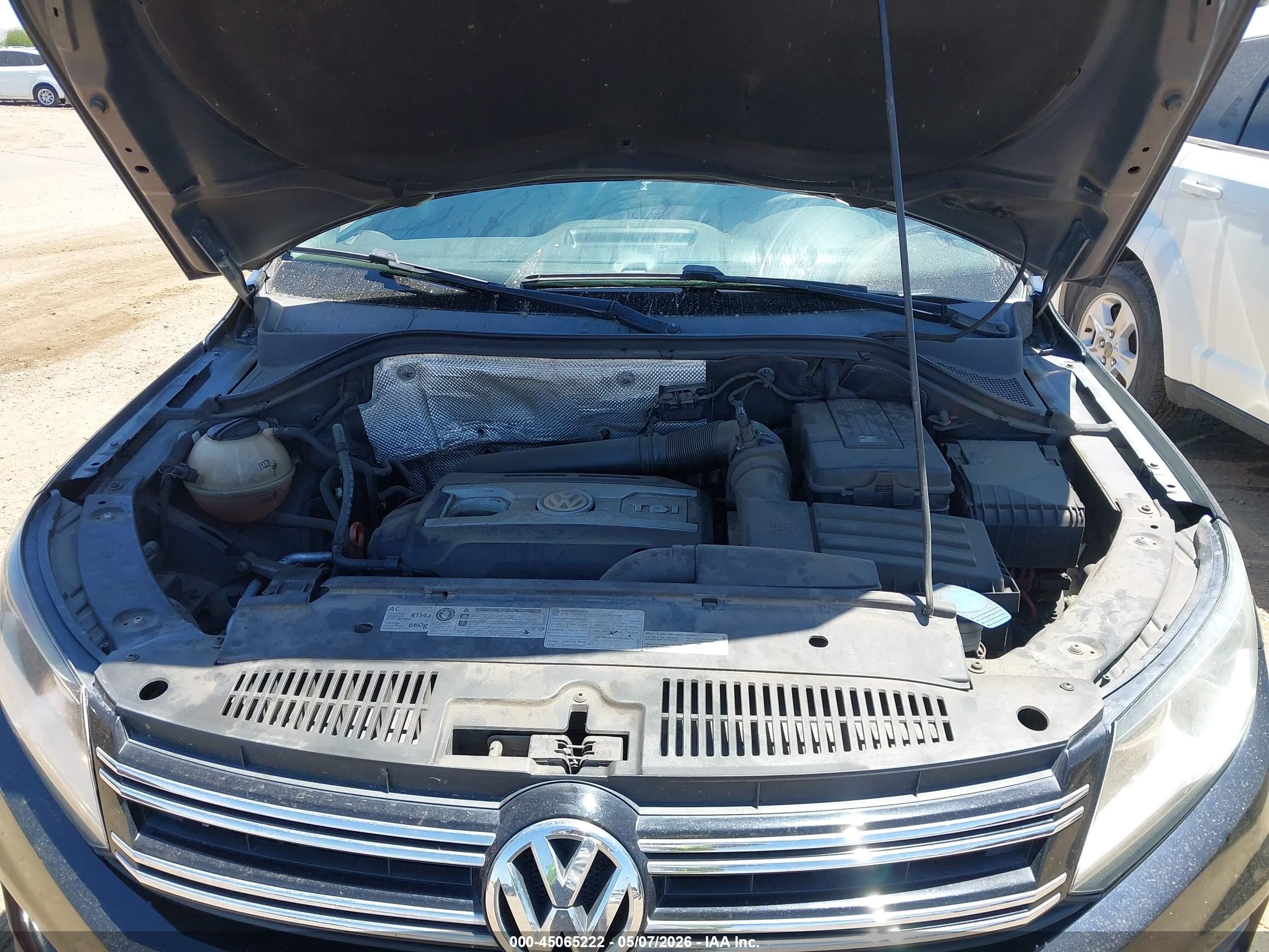 2012 Volkswagen Tiguan Le Gray vin: WVGAV7AX0CW576470