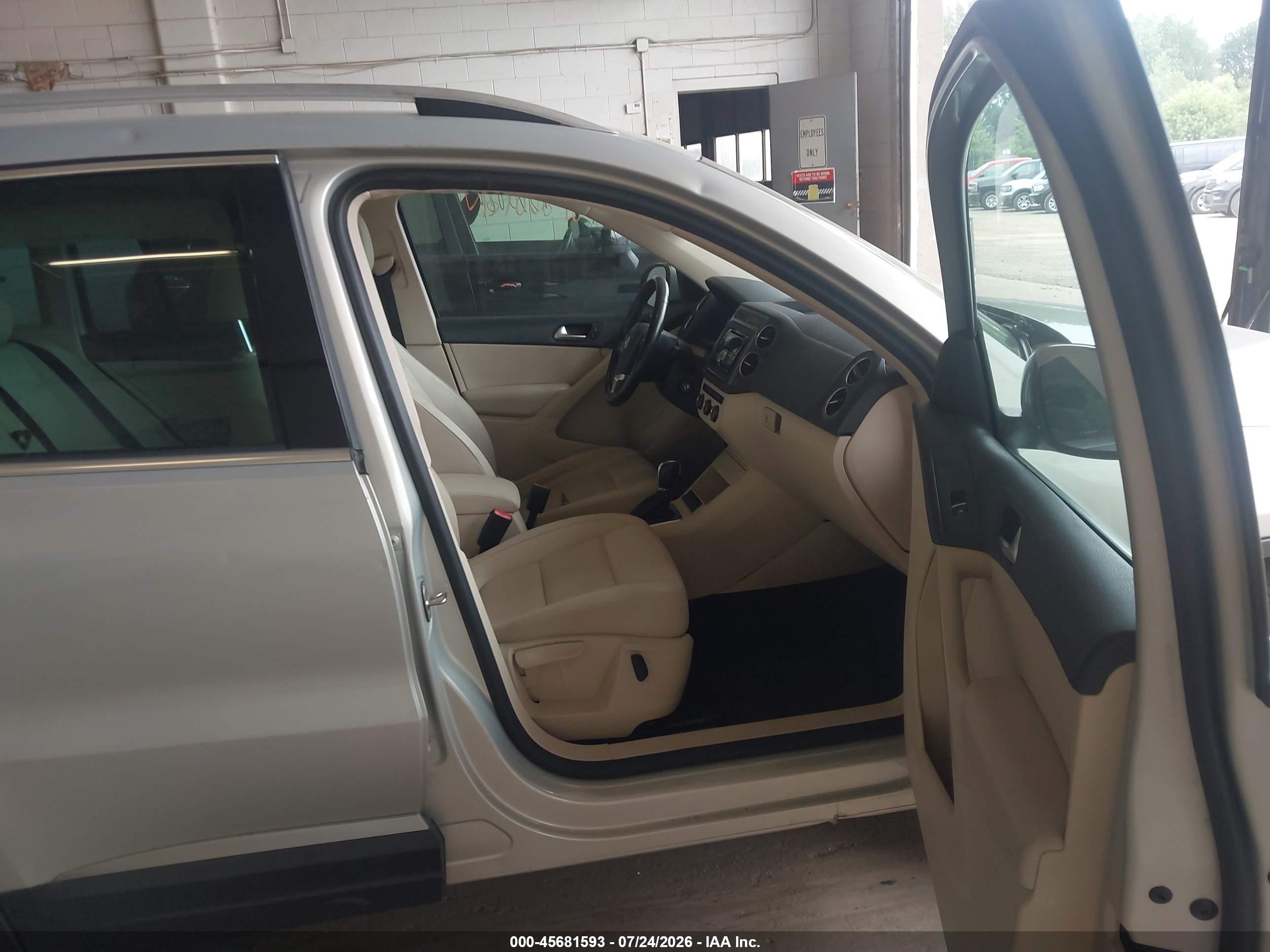 2013 Volkswagen Tiguan Se Серый vin: WVGAV7AX0DW554843