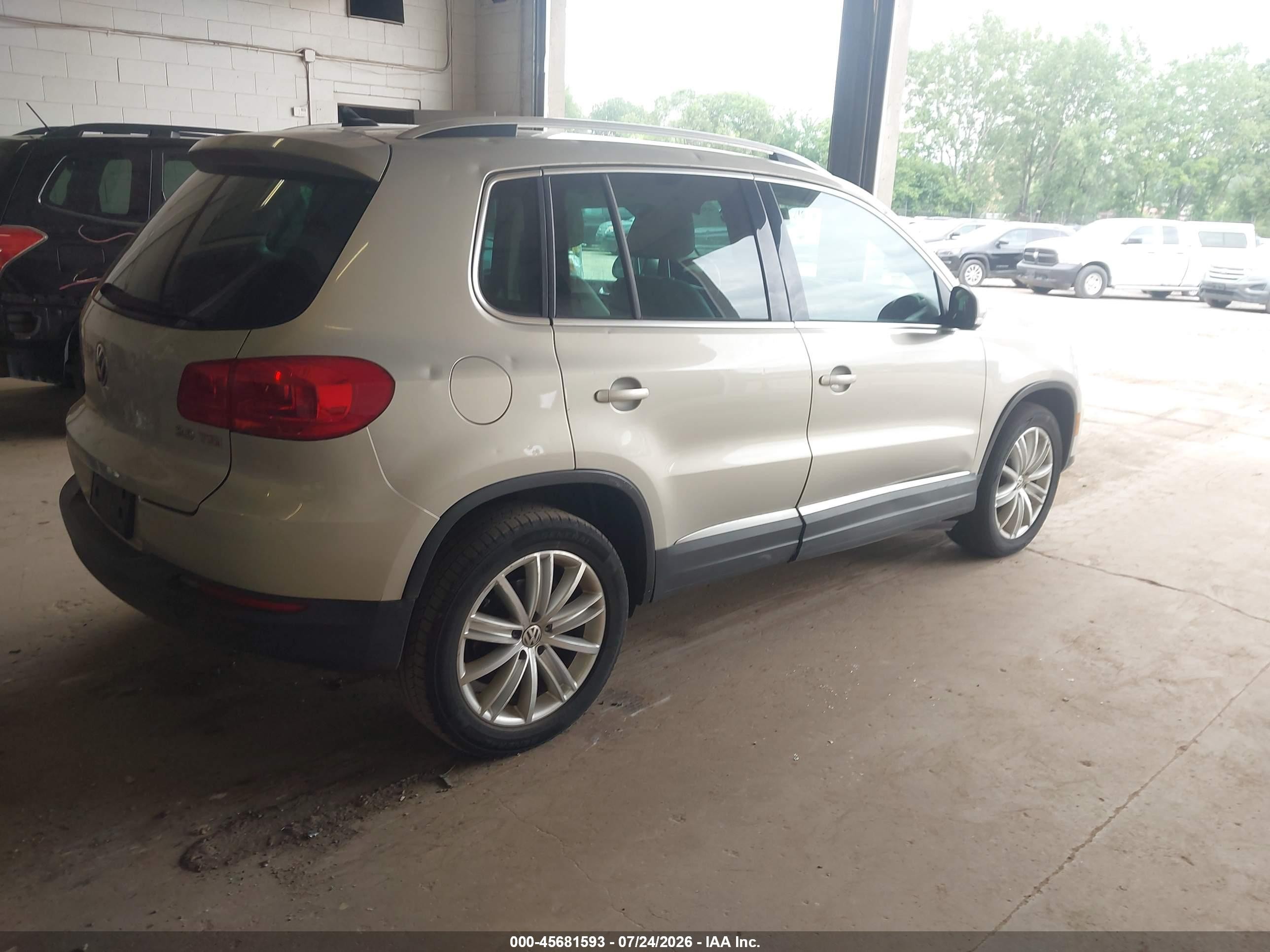 2013 Volkswagen Tiguan Se Серый vin: WVGAV7AX0DW554843