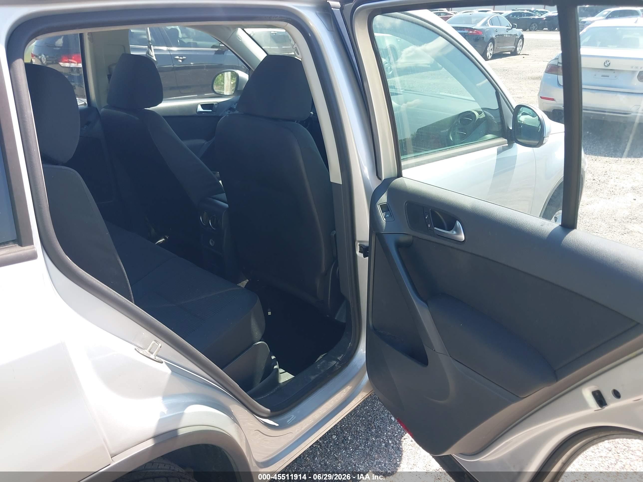 2015 Volkswagen Tiguan S Gray vin: WVGAV7AX0FW547202
