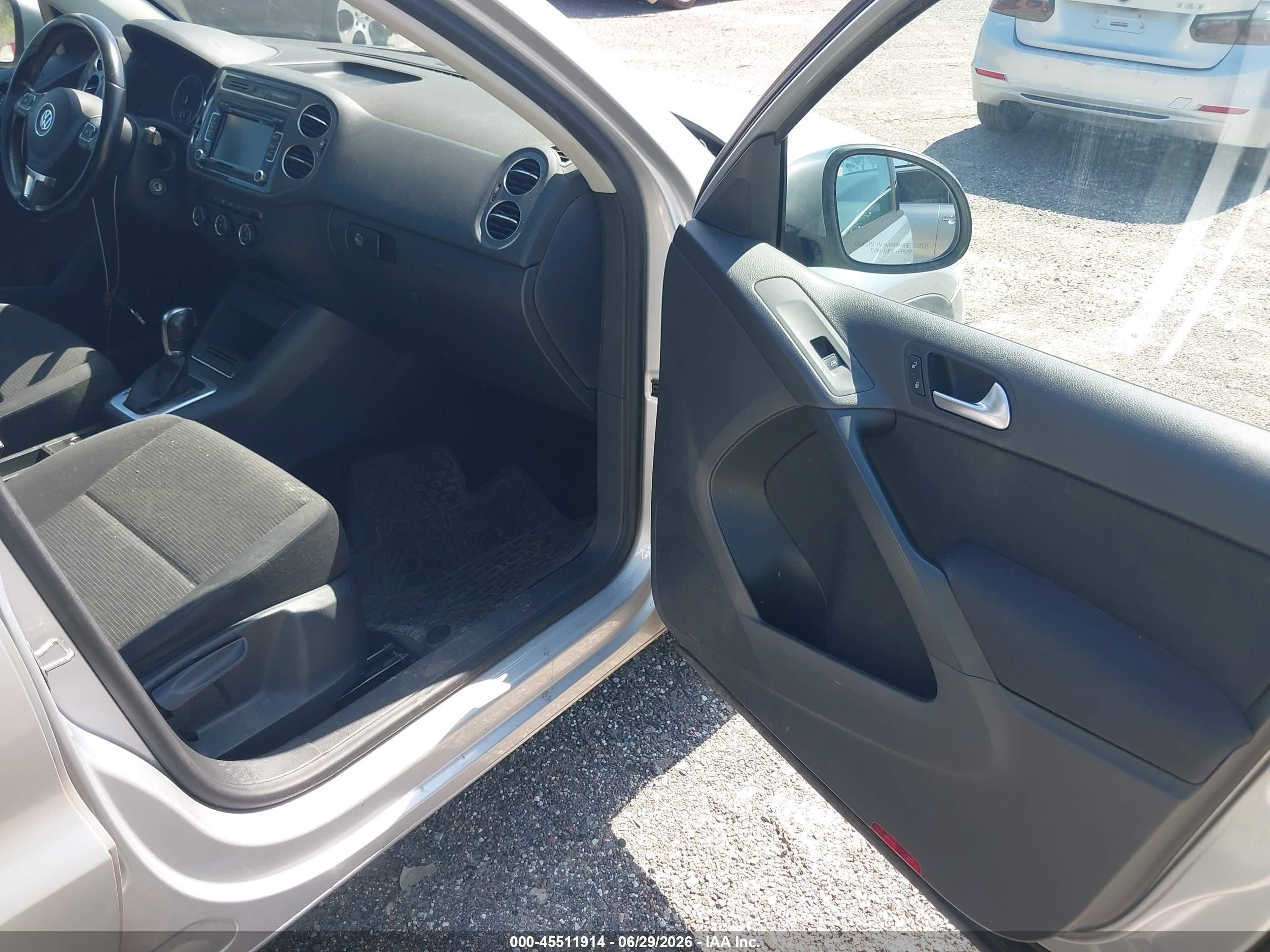 2015 Volkswagen Tiguan S Gray vin: WVGAV7AX0FW547202
