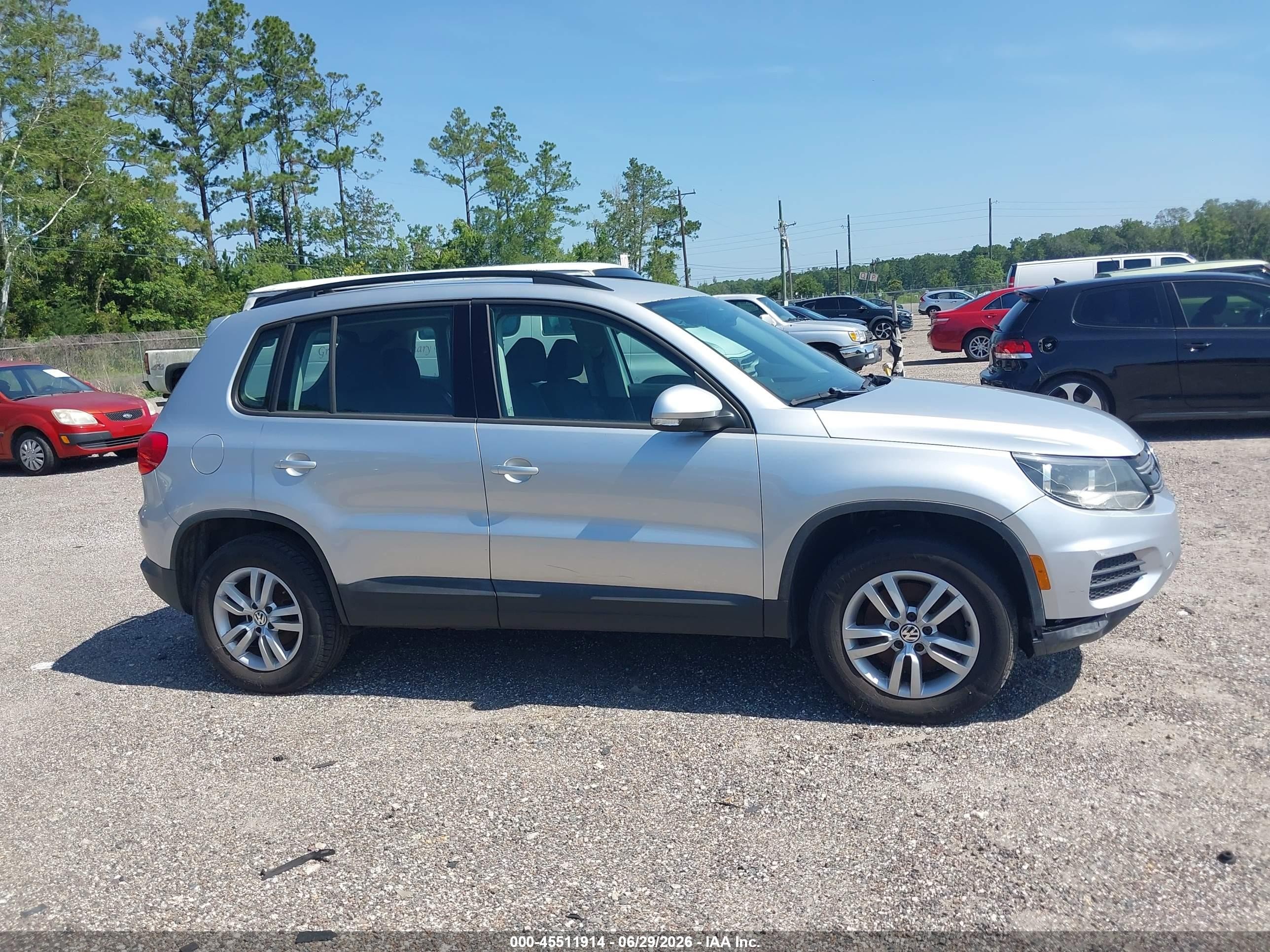 2015 Volkswagen Tiguan S Gray vin: WVGAV7AX0FW547202
