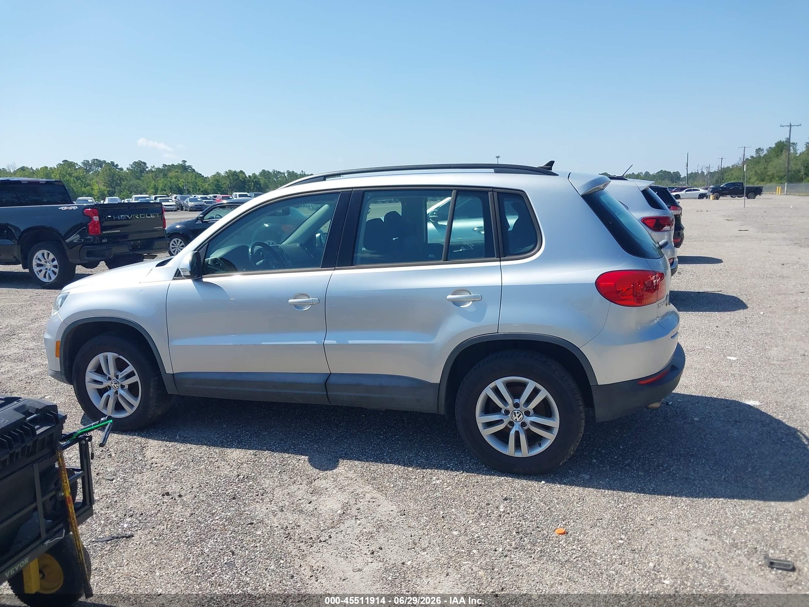 2015 Volkswagen Tiguan S Gray vin: WVGAV7AX0FW547202