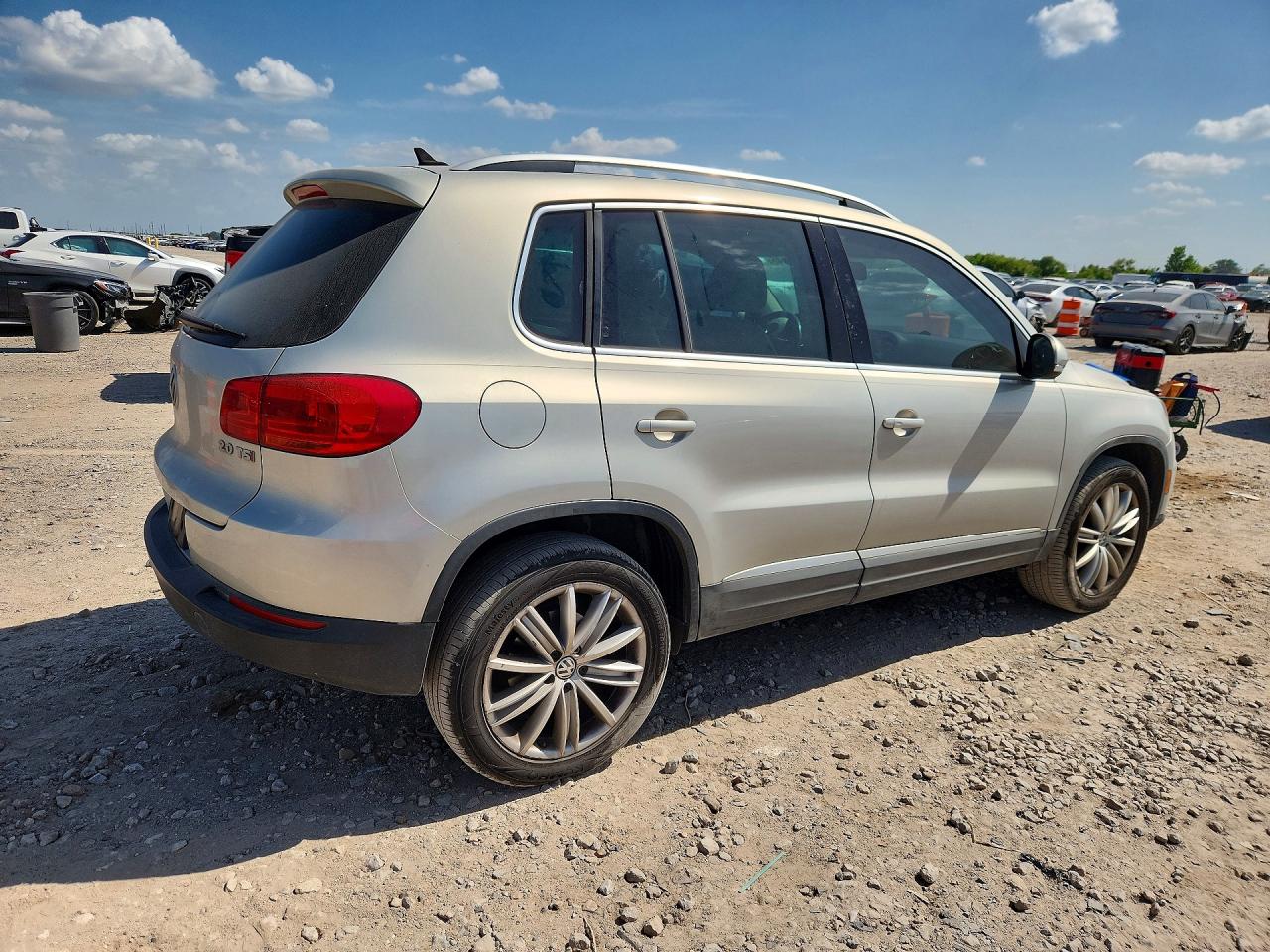 2015 Volkswagen Tiguan S Silver vin: WVGAV7AX0FW563125