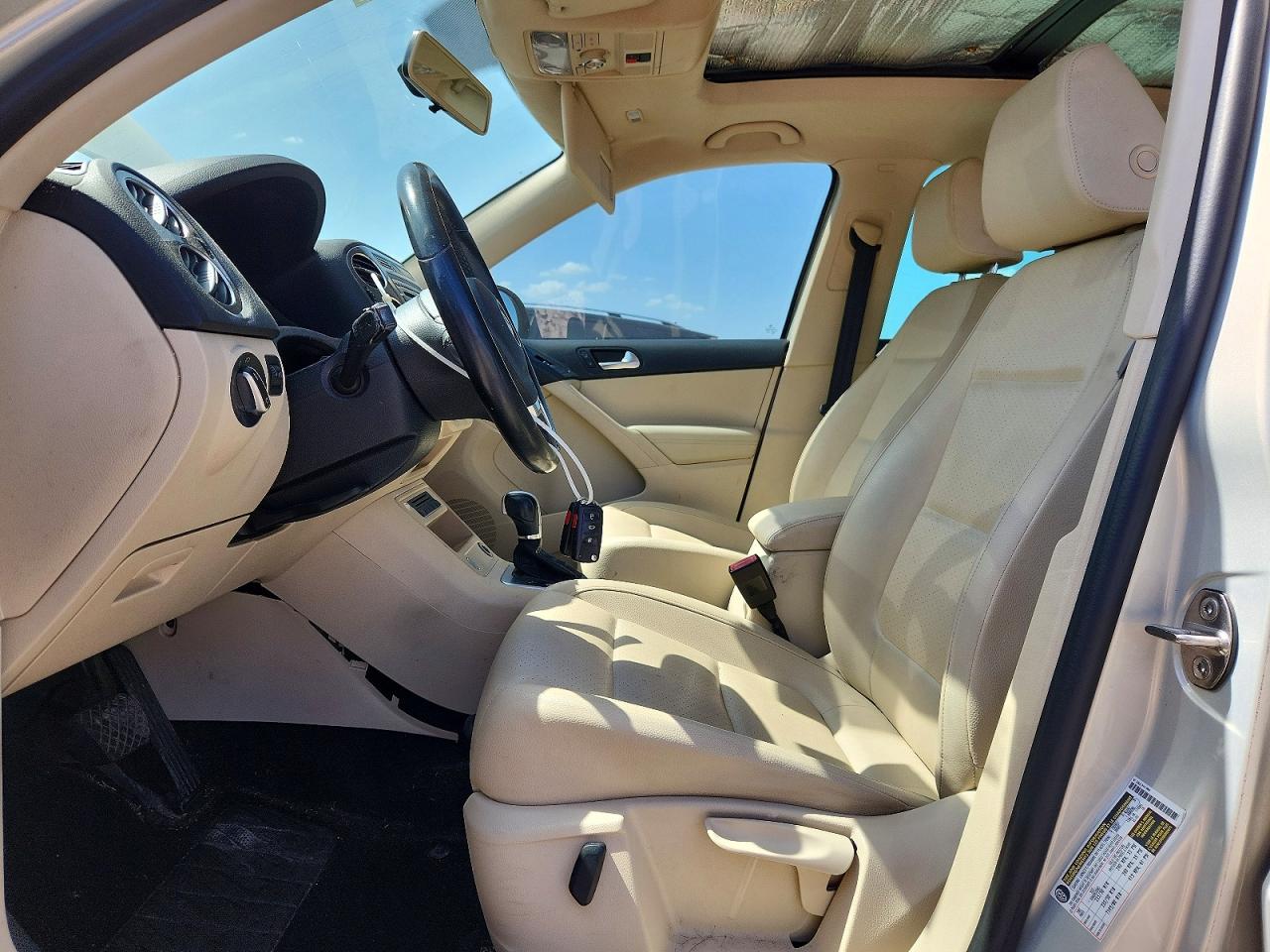 2015 Volkswagen Tiguan S Silver vin: WVGAV7AX0FW563125