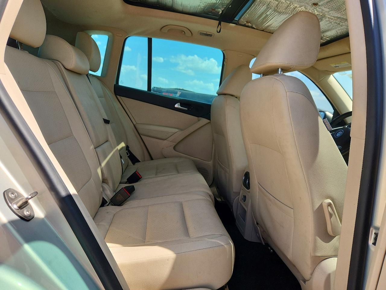2015 Volkswagen Tiguan S Silver vin: WVGAV7AX0FW563125