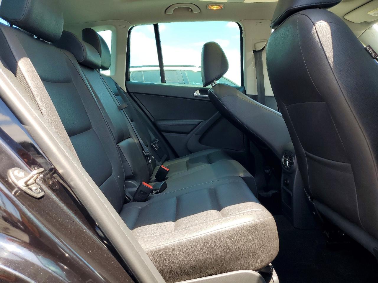 2015 Volkswagen Tiguan S Black vin: WVGAV7AX0FW569085