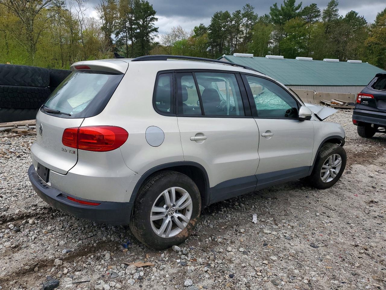 2015 Volkswagen Tiguan S Серебряный vin: WVGAV7AX0FW594505