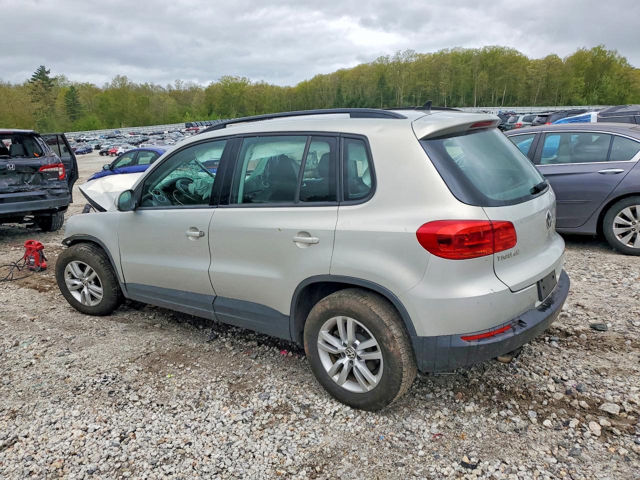 2015 Volkswagen Tiguan S Серебряный vin: WVGAV7AX0FW594505