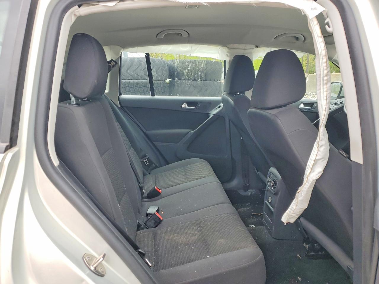 2015 Volkswagen Tiguan S Серебряный vin: WVGAV7AX0FW594505