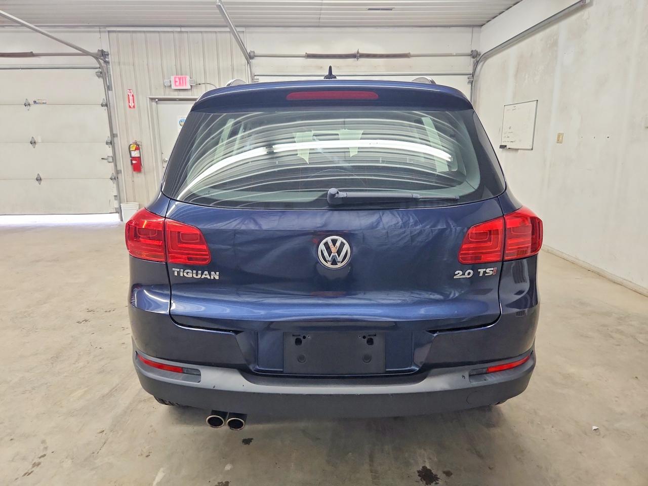 2015 Volkswagen Tiguan S Blue vin: WVGAV7AX0FW595475