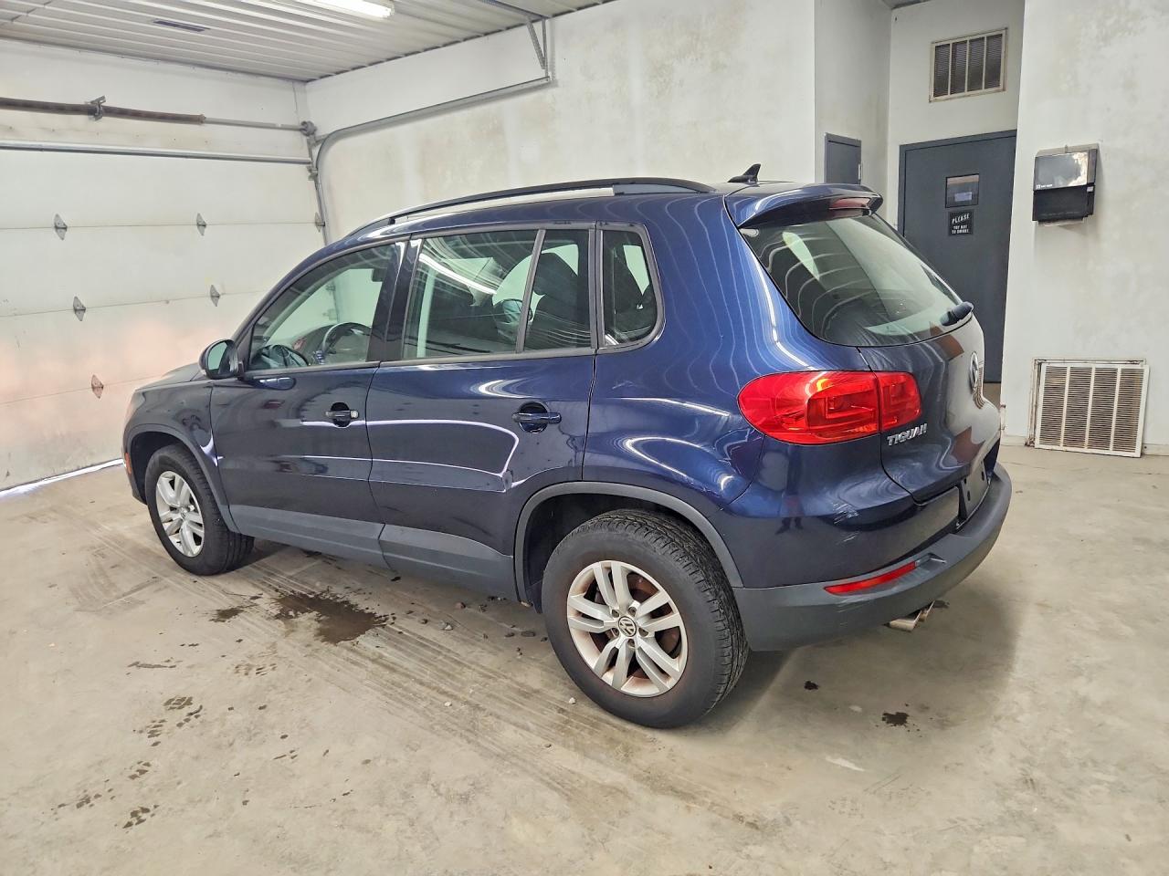 2015 Volkswagen Tiguan S Blue vin: WVGAV7AX0FW595475