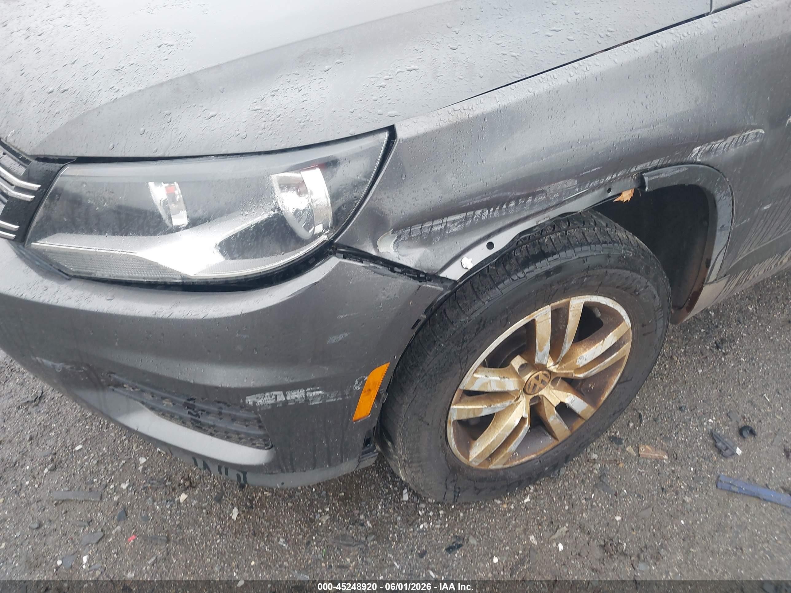 2015 Volkswagen Tiguan S Silver vin: WVGAV7AX0FW597288
