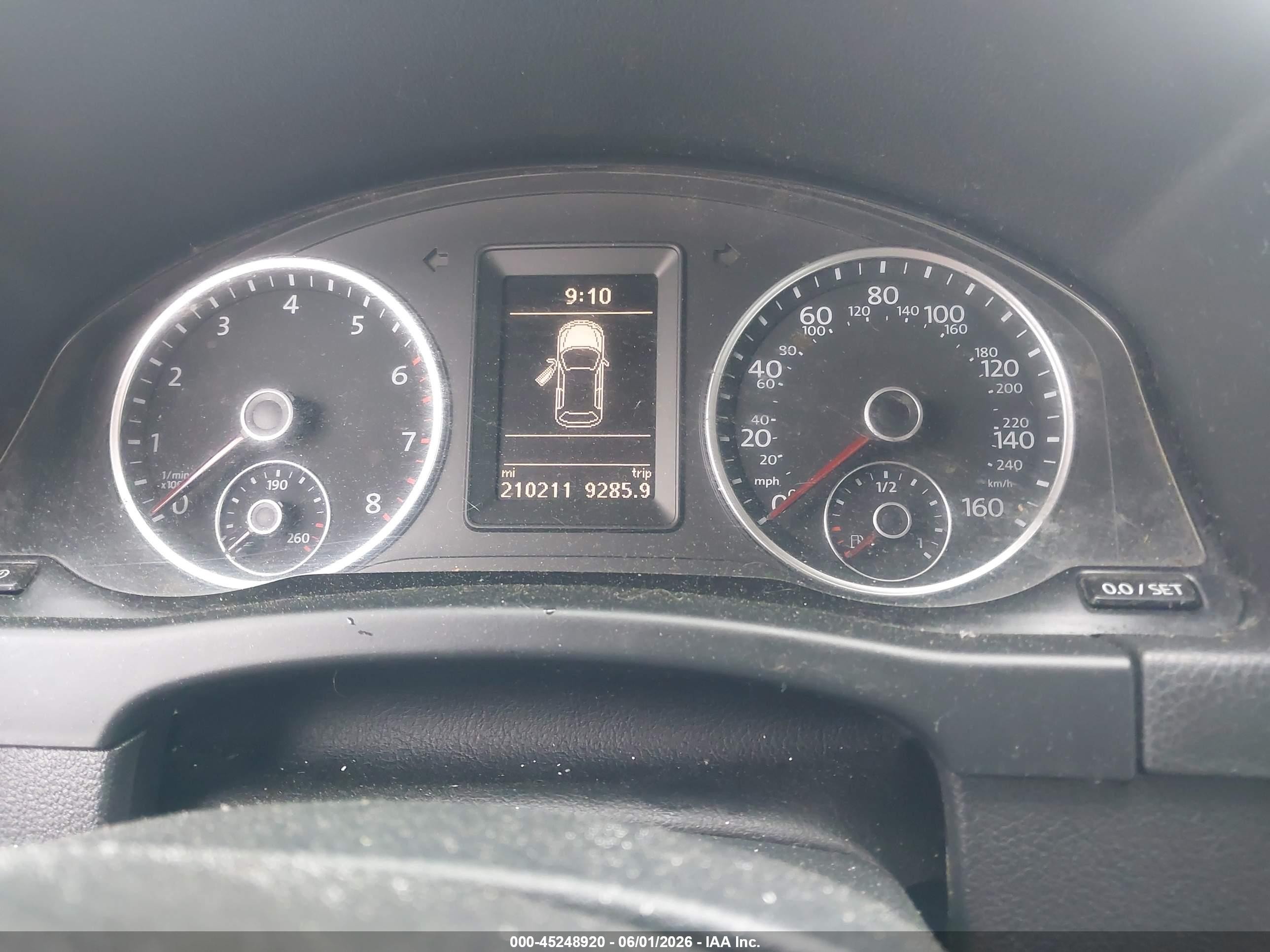 2015 Volkswagen Tiguan S Silver vin: WVGAV7AX0FW597288