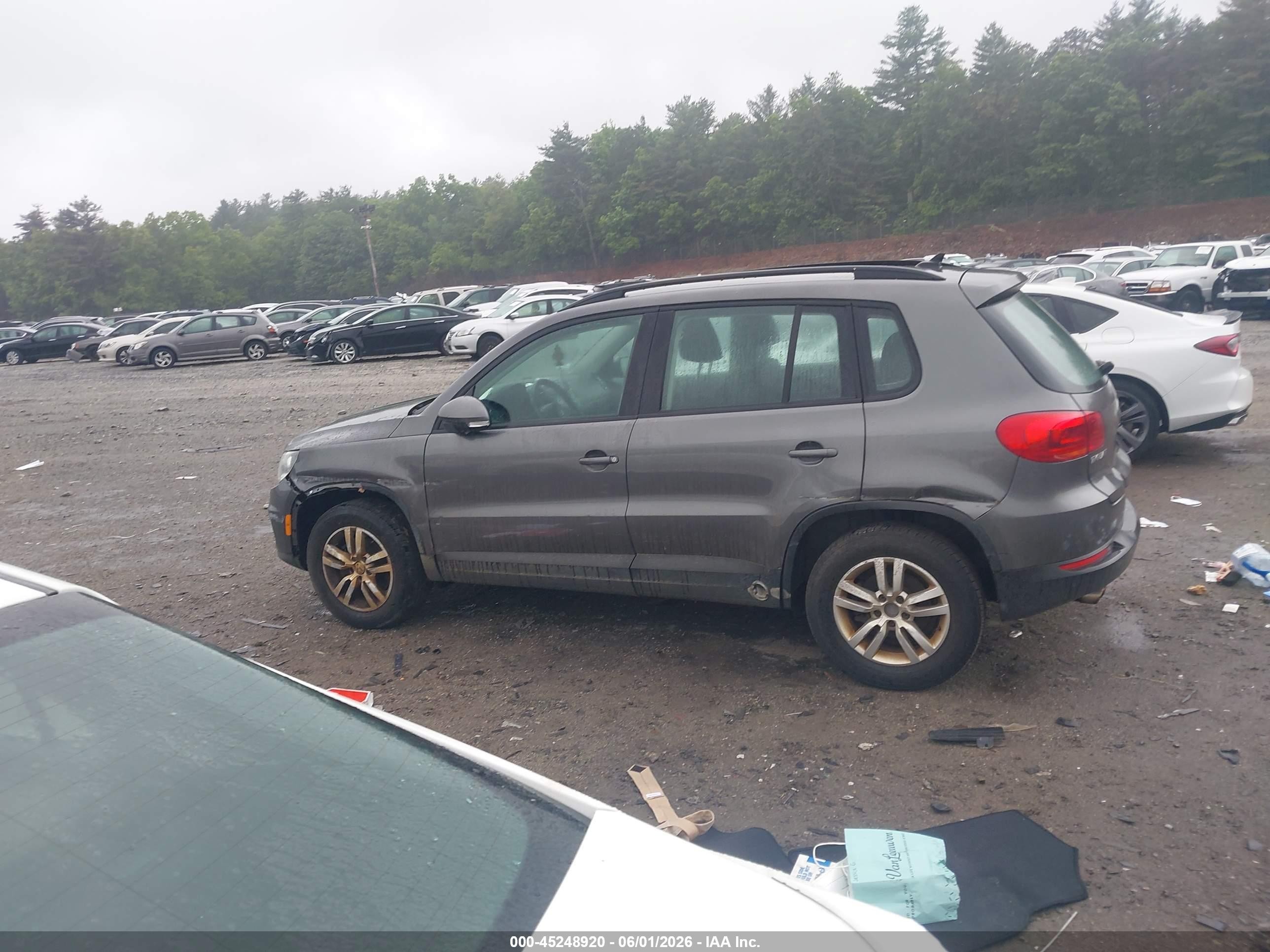 2015 Volkswagen Tiguan S Silver vin: WVGAV7AX0FW597288