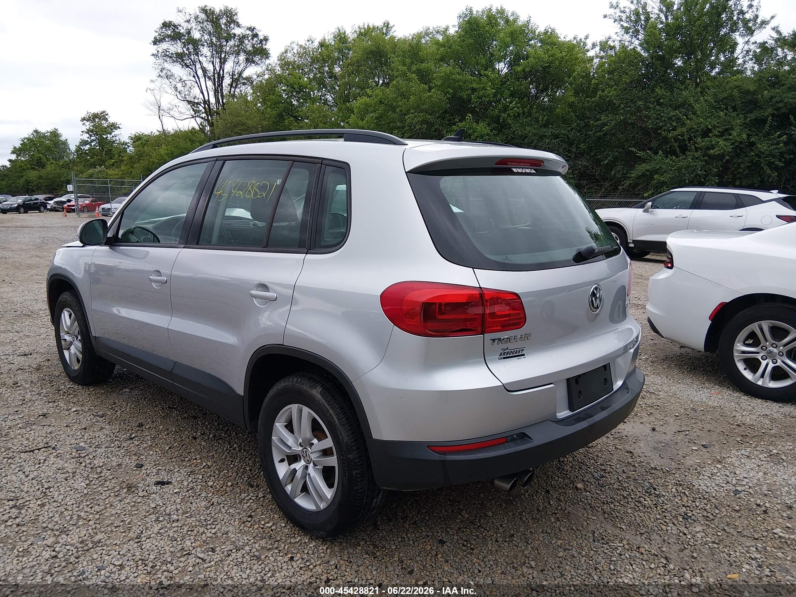2015 Volkswagen Tiguan S Silver vin: WVGAV7AX0FW597548