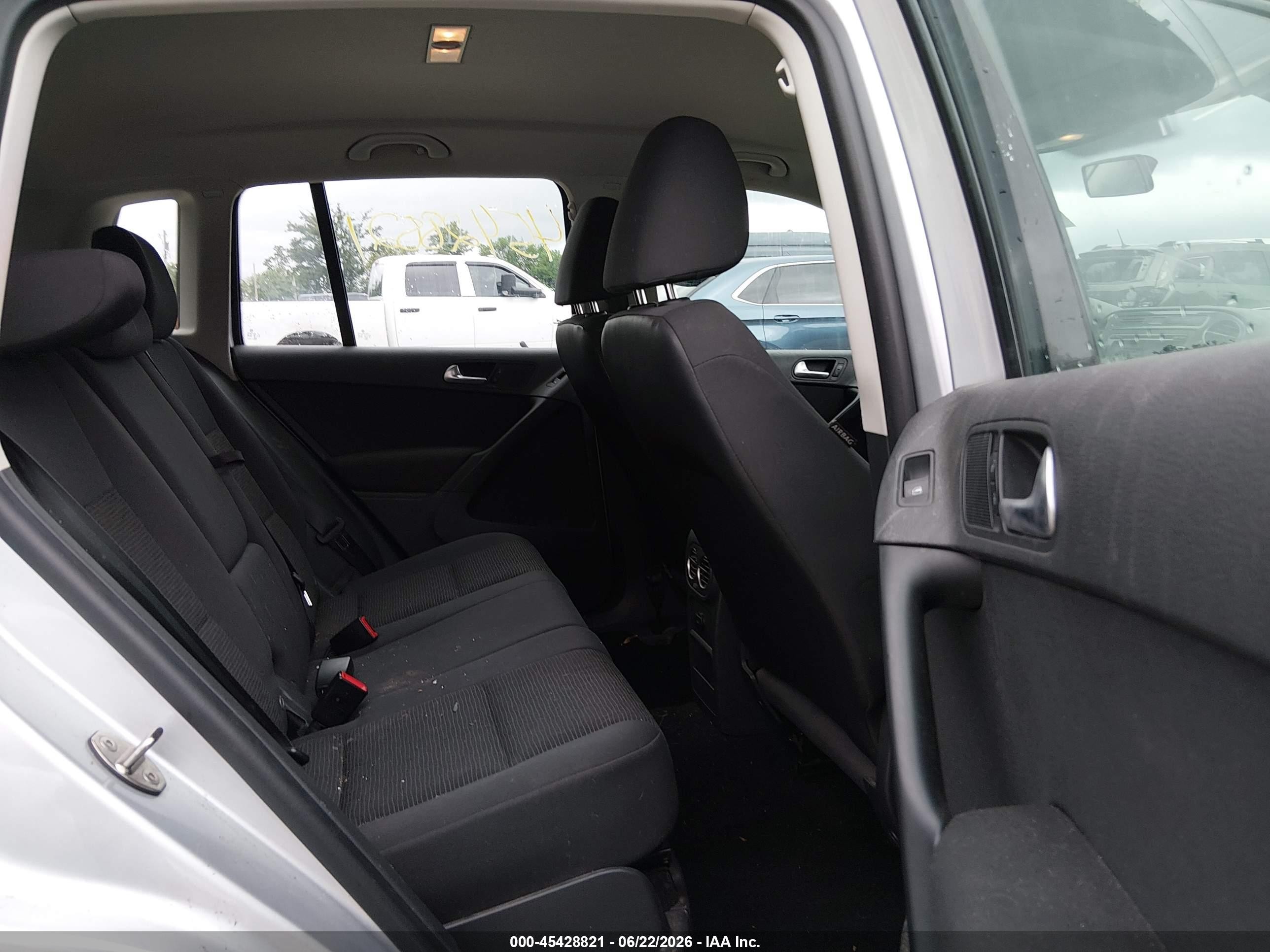 2015 Volkswagen Tiguan S Silver vin: WVGAV7AX0FW597548