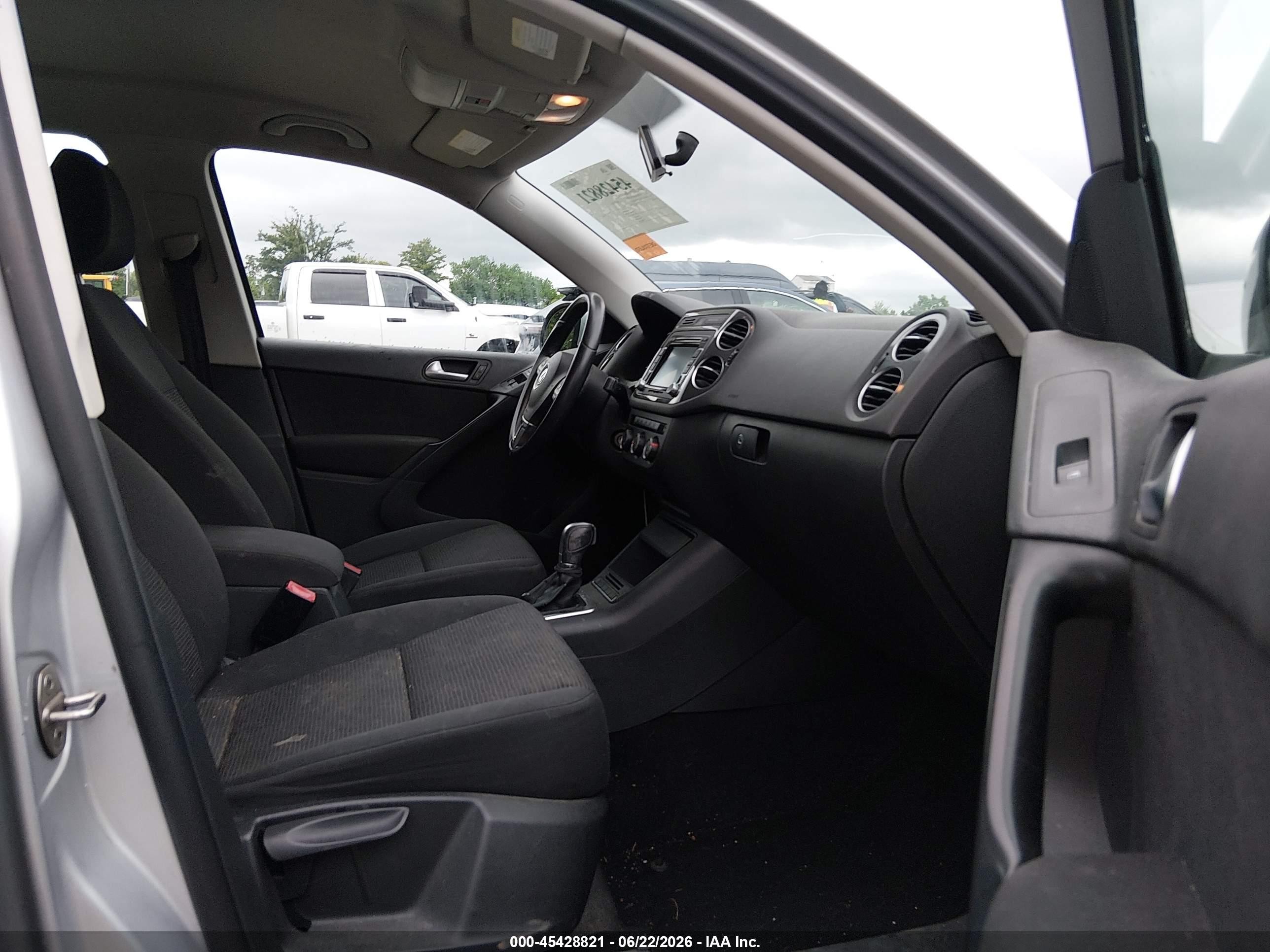 2015 Volkswagen Tiguan S Silver vin: WVGAV7AX0FW597548