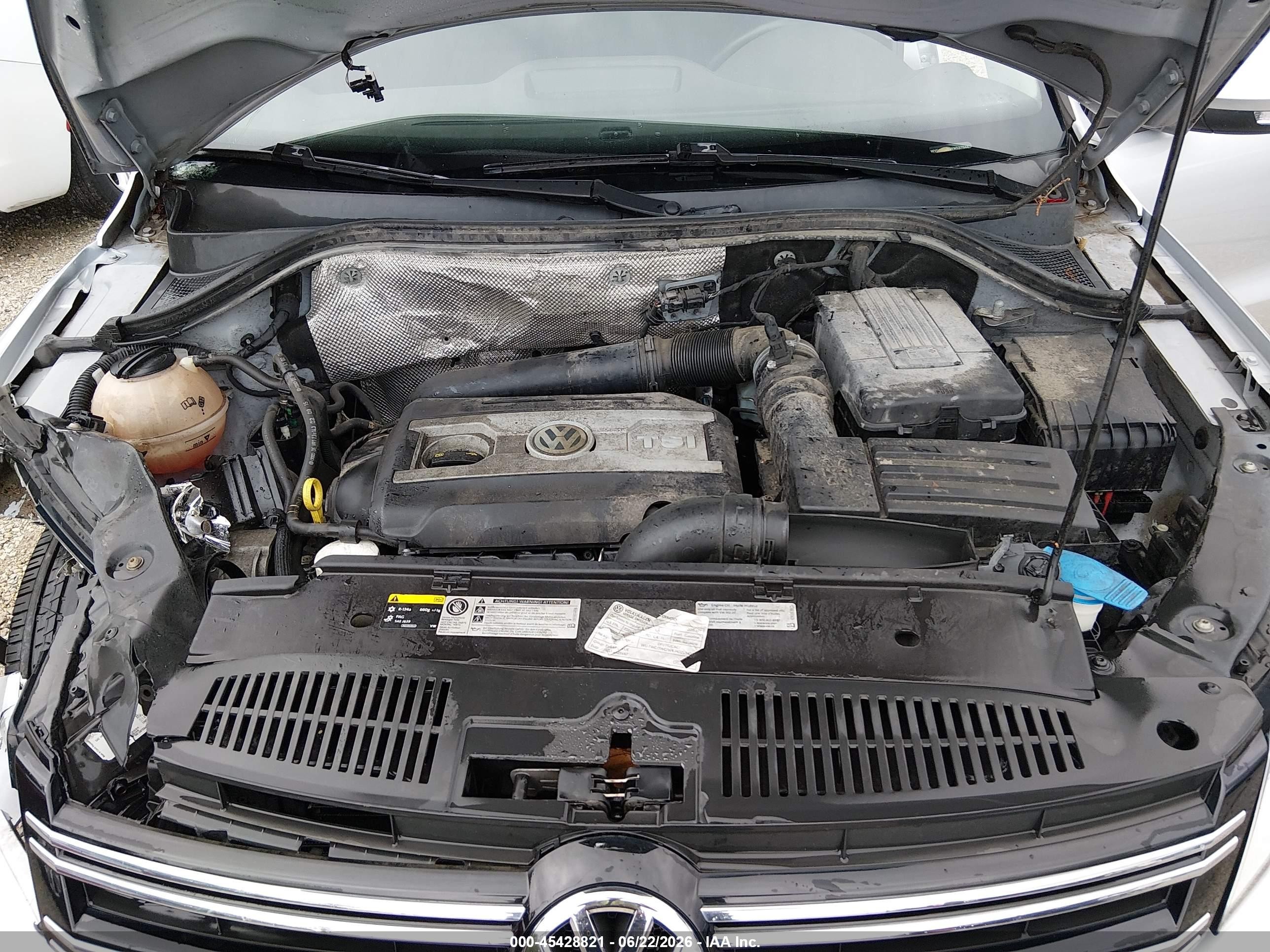 2015 Volkswagen Tiguan S Silver vin: WVGAV7AX0FW597548