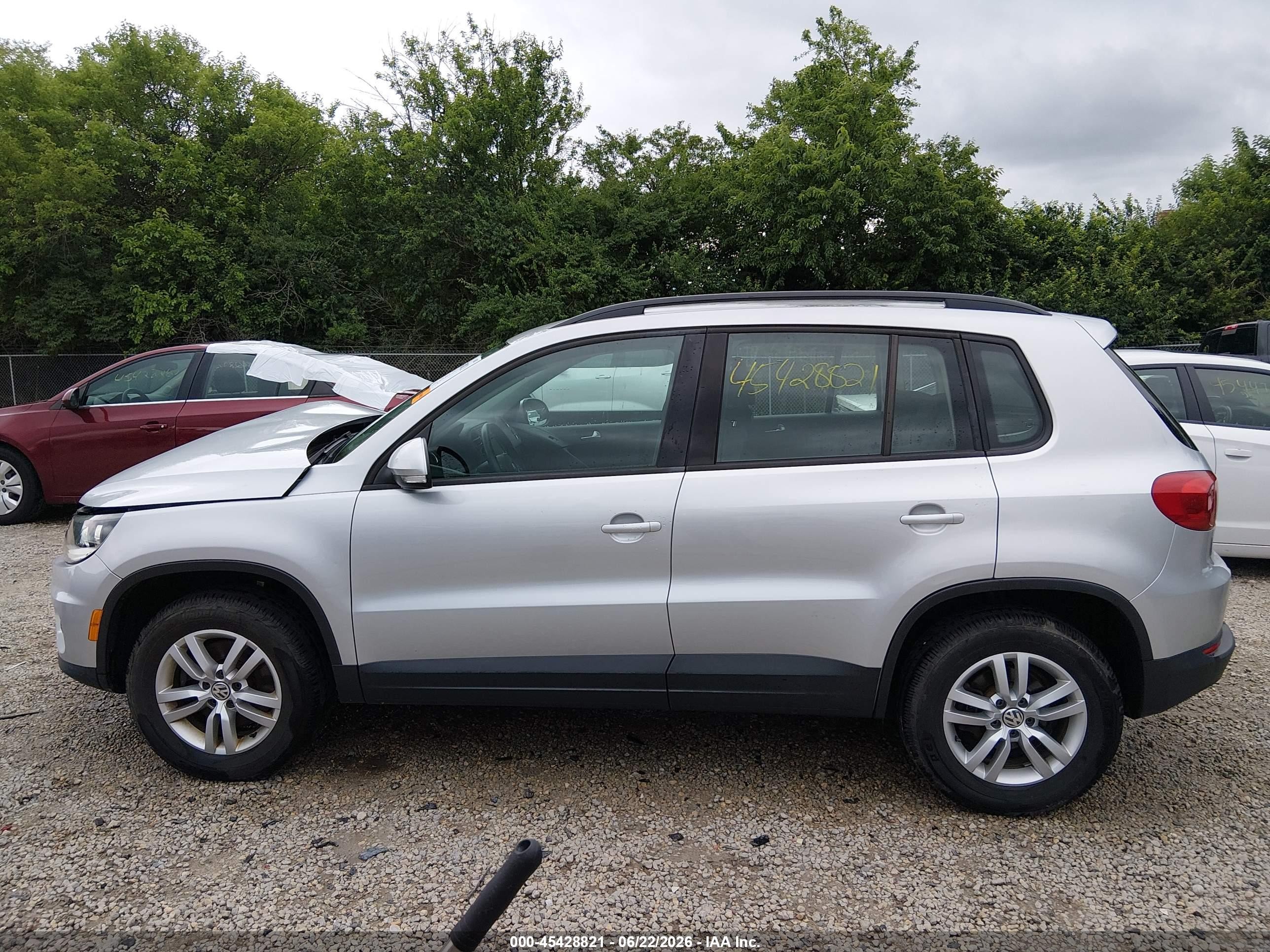 2015 Volkswagen Tiguan S Silver vin: WVGAV7AX0FW597548