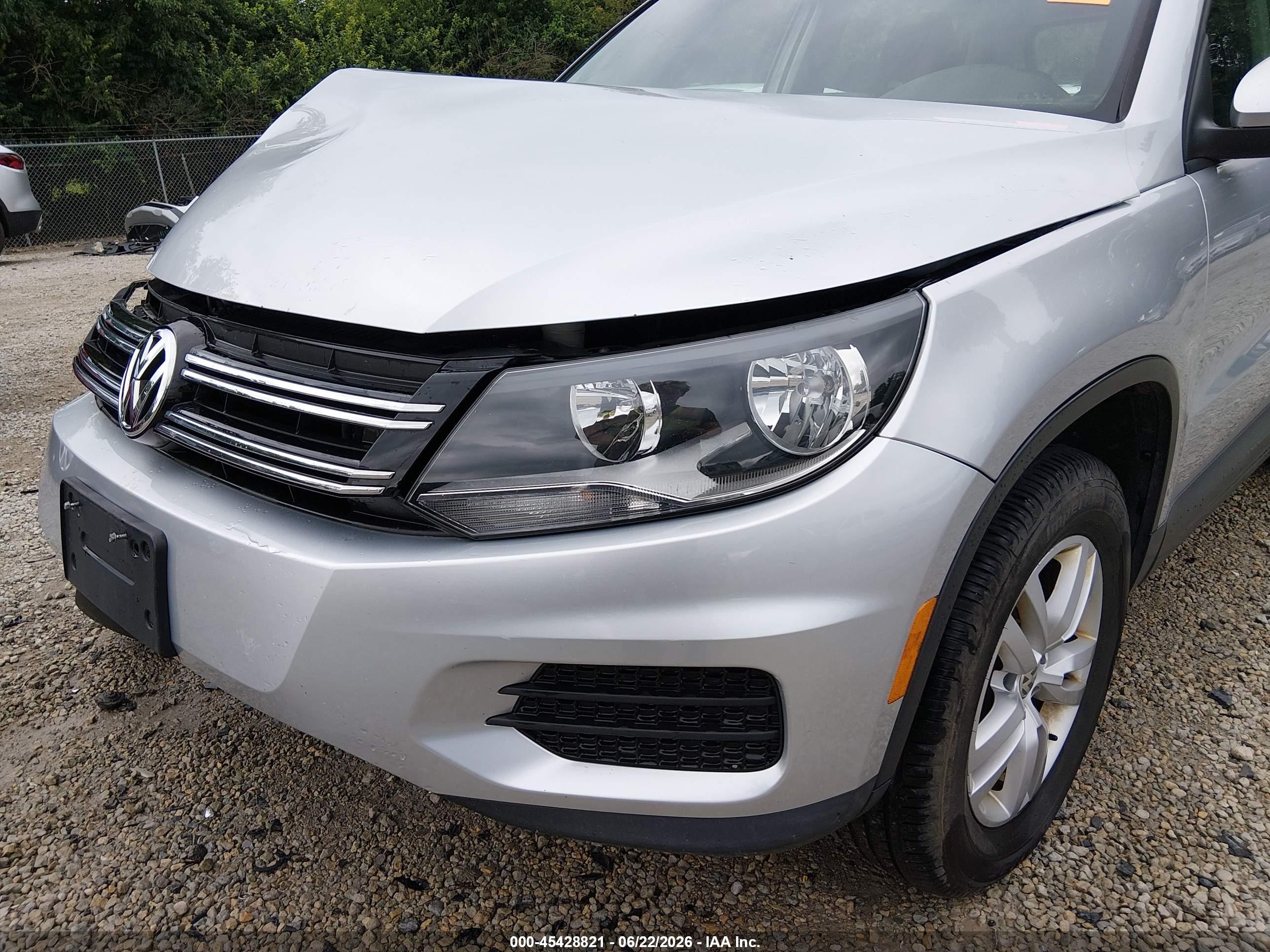 2015 Volkswagen Tiguan S Silver vin: WVGAV7AX0FW597548