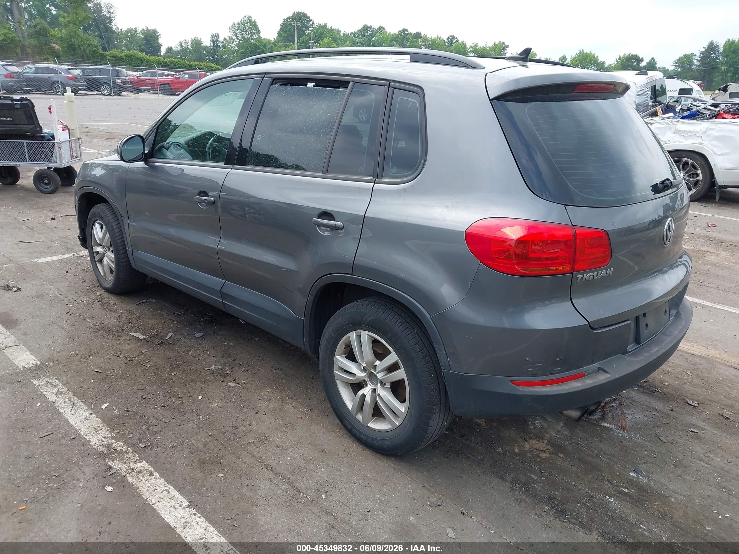 2017 Volkswagen Tiguan 2.0t/2.0t S Gray vin: WVGAV7AX0HK029360