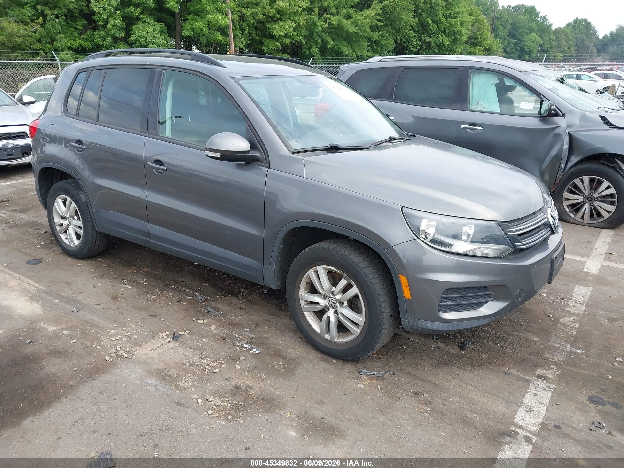 2017 Volkswagen Tiguan 2.0t/2.0t S Gray vin: WVGAV7AX0HK029360