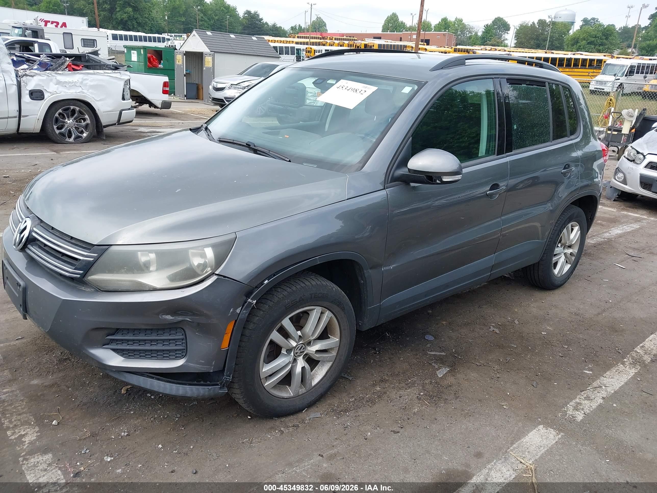 2017 Volkswagen Tiguan 2.0t/2.0t S Gray vin: WVGAV7AX0HK029360