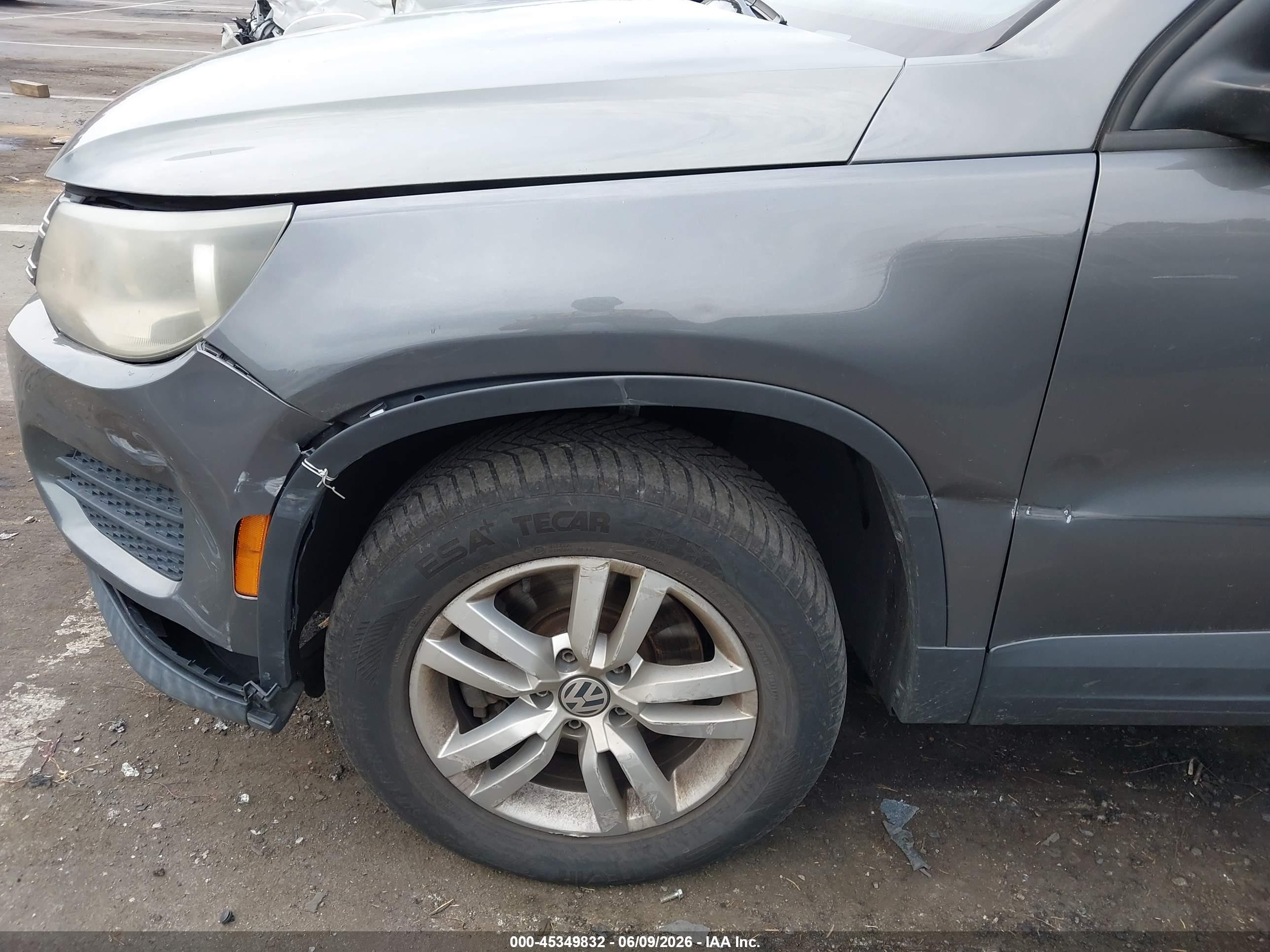 2017 Volkswagen Tiguan 2.0t/2.0t S Gray vin: WVGAV7AX0HK029360