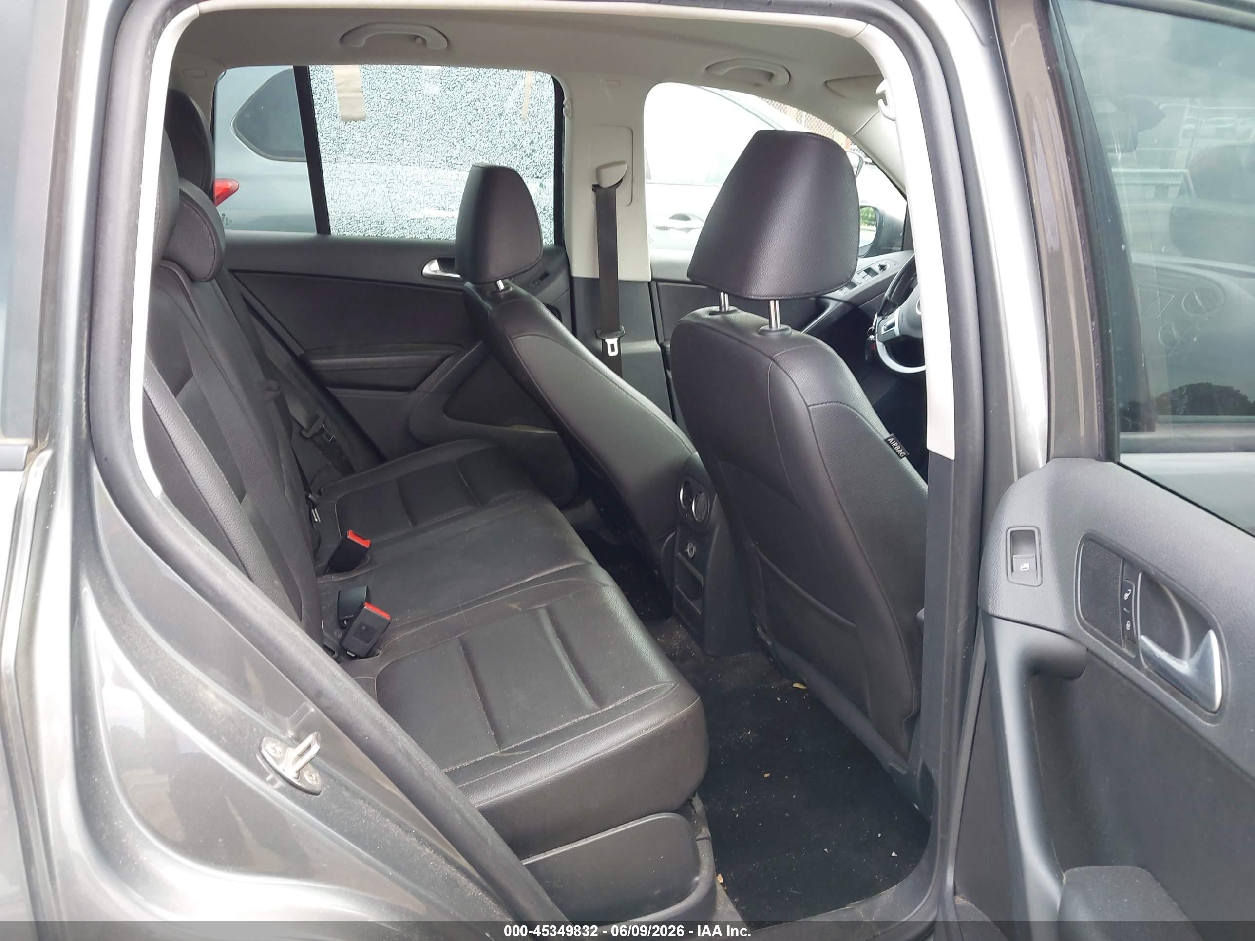 2017 Volkswagen Tiguan 2.0t/2.0t S Gray vin: WVGAV7AX0HK029360