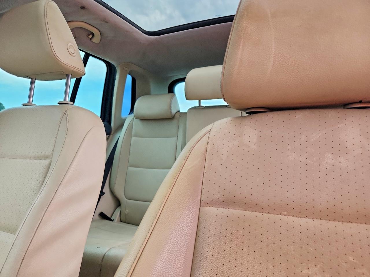 2010 Volkswagen Tiguan S Черный vin: WVGAV7AX1AW001677