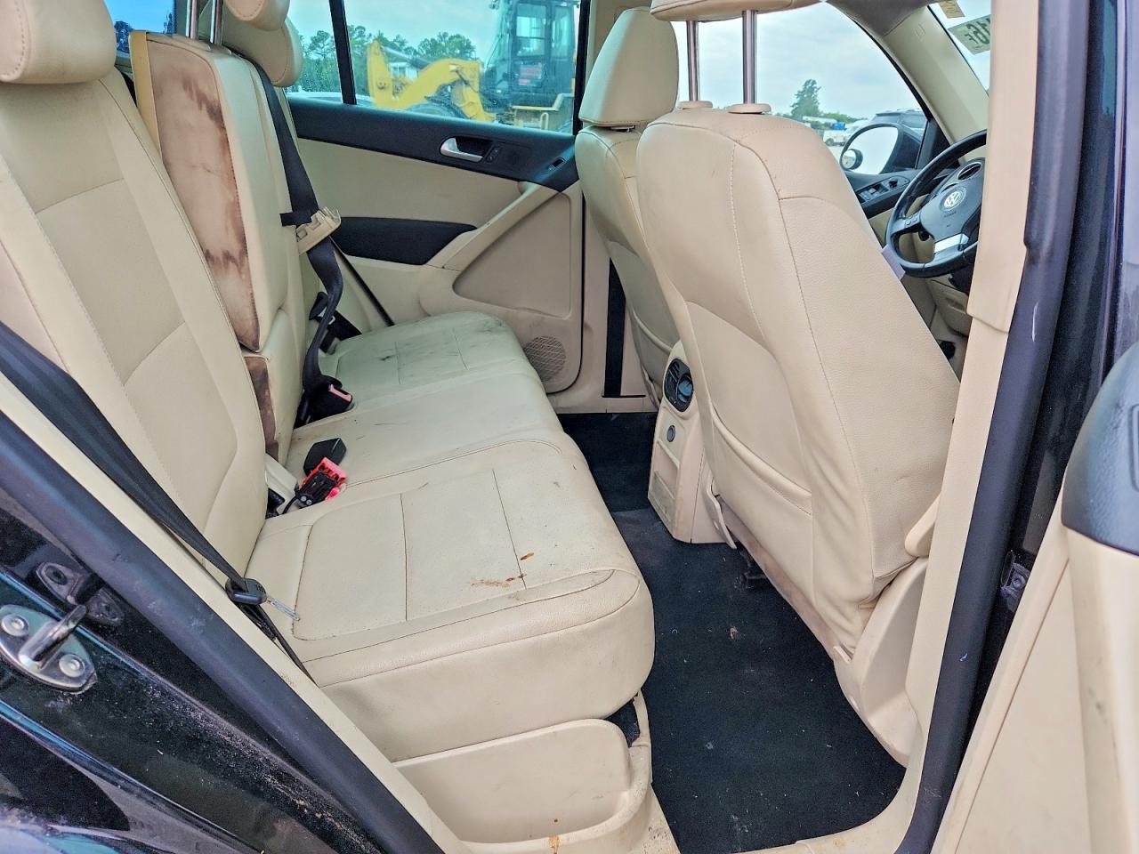 2010 Volkswagen Tiguan S Черный vin: WVGAV7AX1AW001677