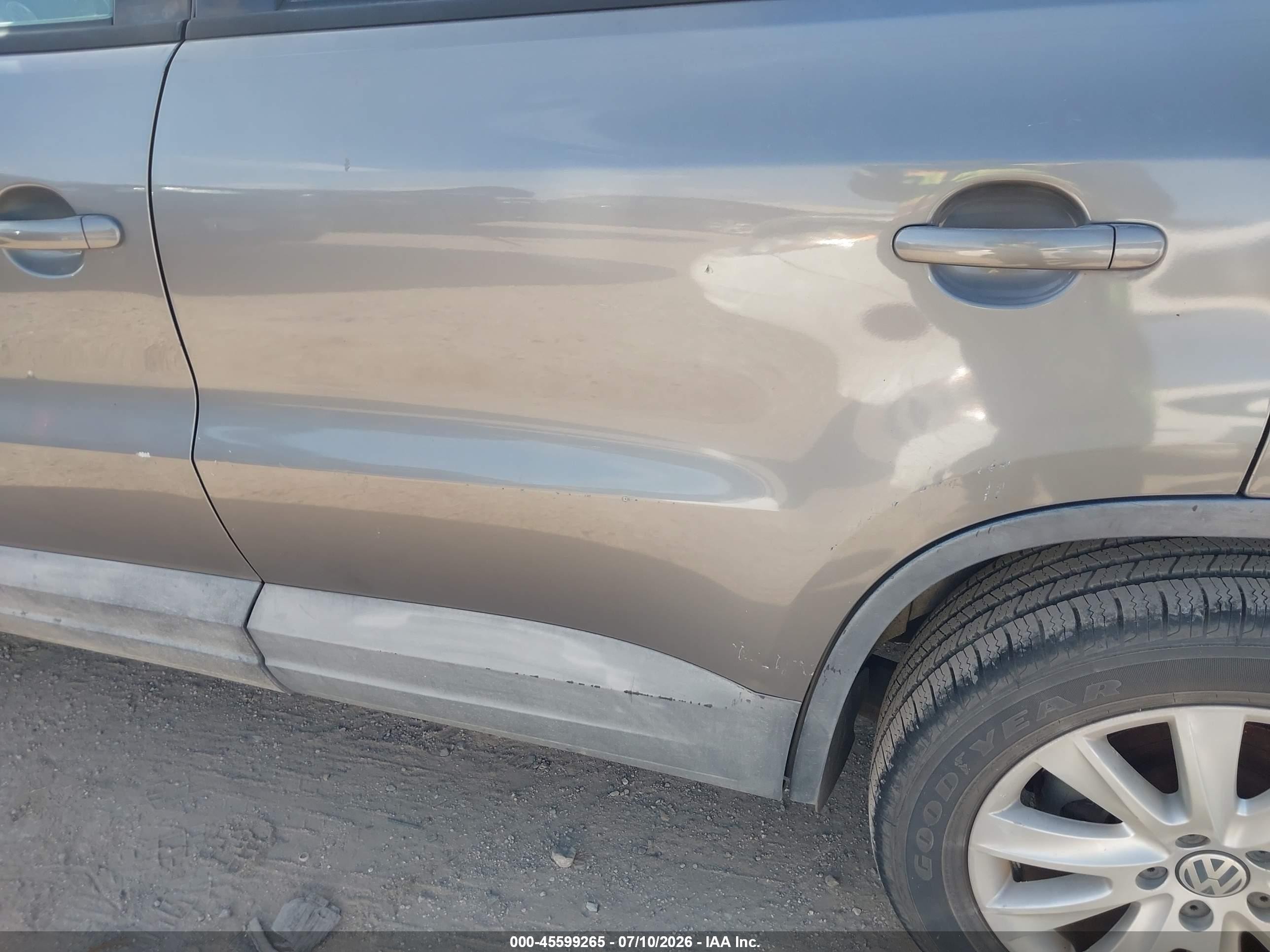2010 Volkswagen Tiguan S Gray vin: WVGAV7AX1AW514508