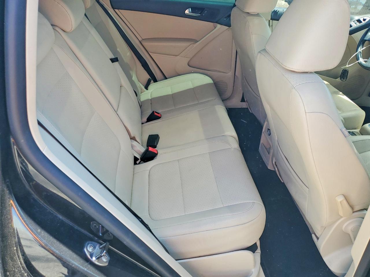 2010 Volkswagen Tiguan S Black vin: WVGAV7AX1AW525167