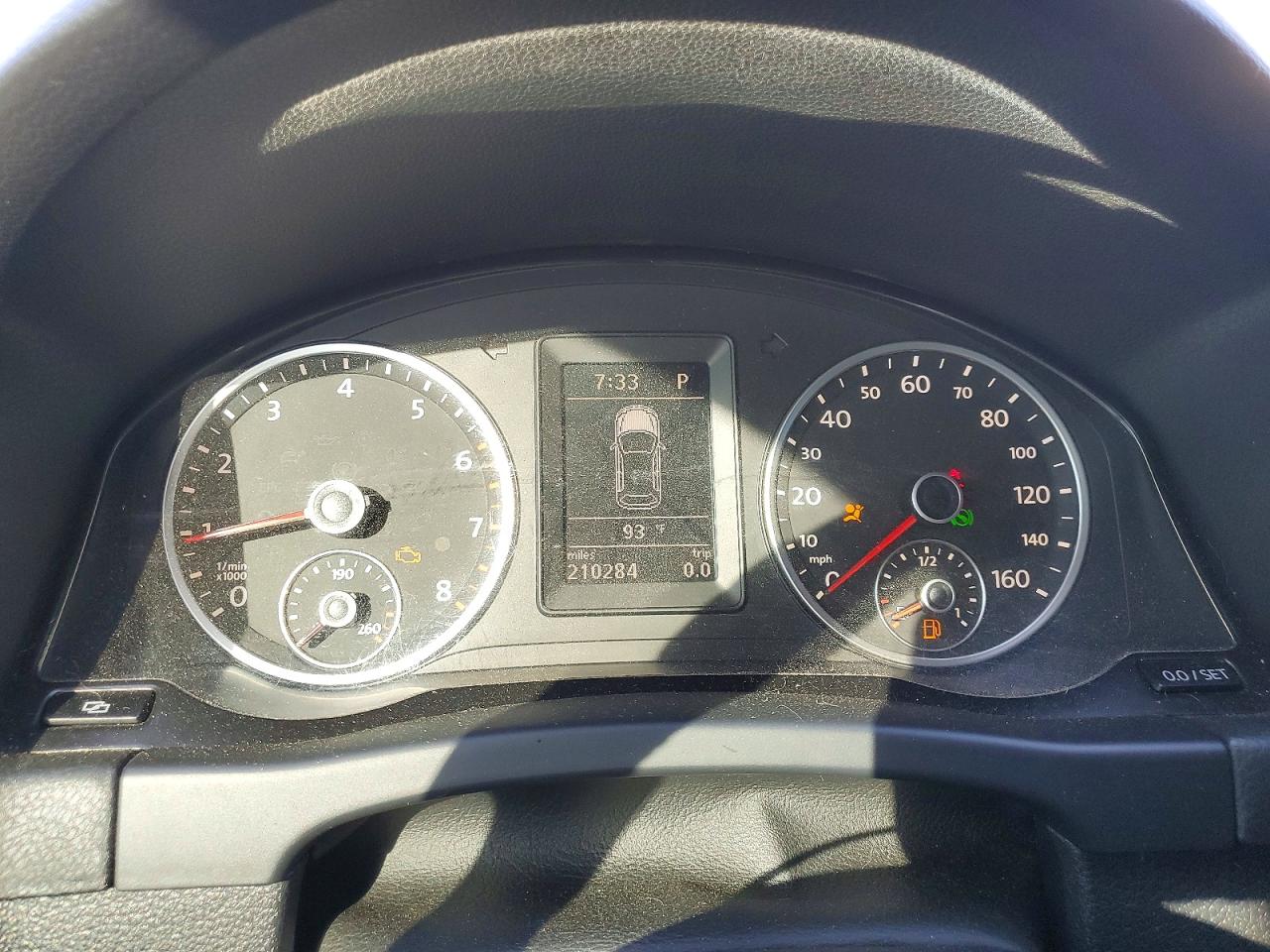2011 Volkswagen Tiguan S Серый vin: WVGAV7AX1BW509259
