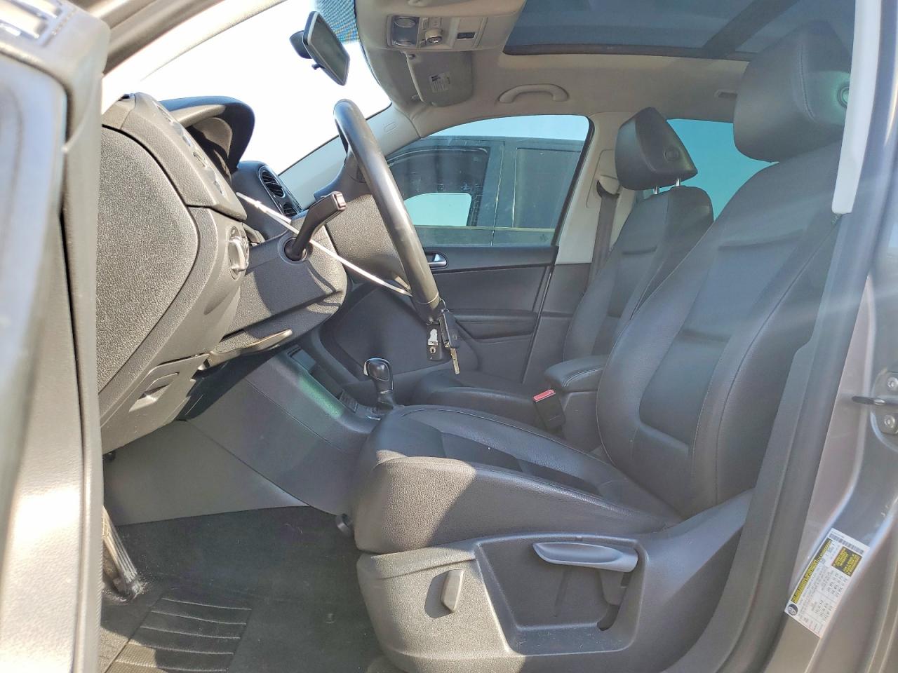 2011 Volkswagen Tiguan S Серый vin: WVGAV7AX1BW509259