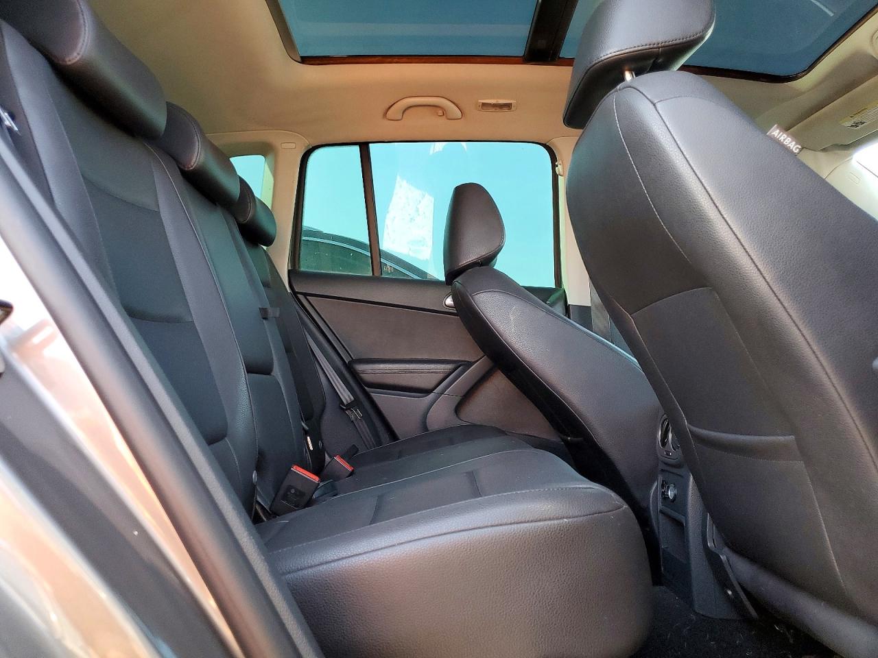 2011 Volkswagen Tiguan S Серый vin: WVGAV7AX1BW509259