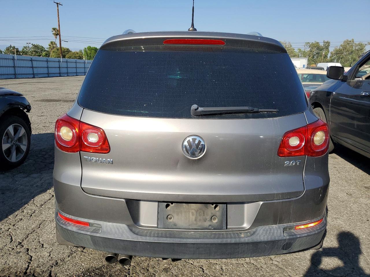2011 Volkswagen Tiguan S Серый vin: WVGAV7AX1BW509259