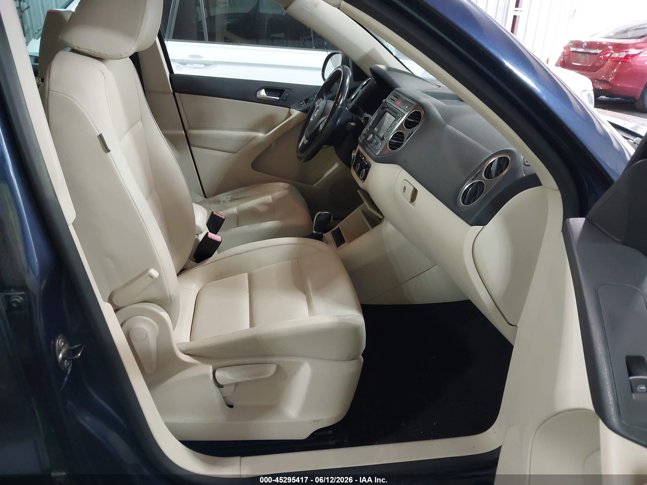 2011 Volkswagen Tiguan Se Blue vin: WVGAV7AX1BW528300