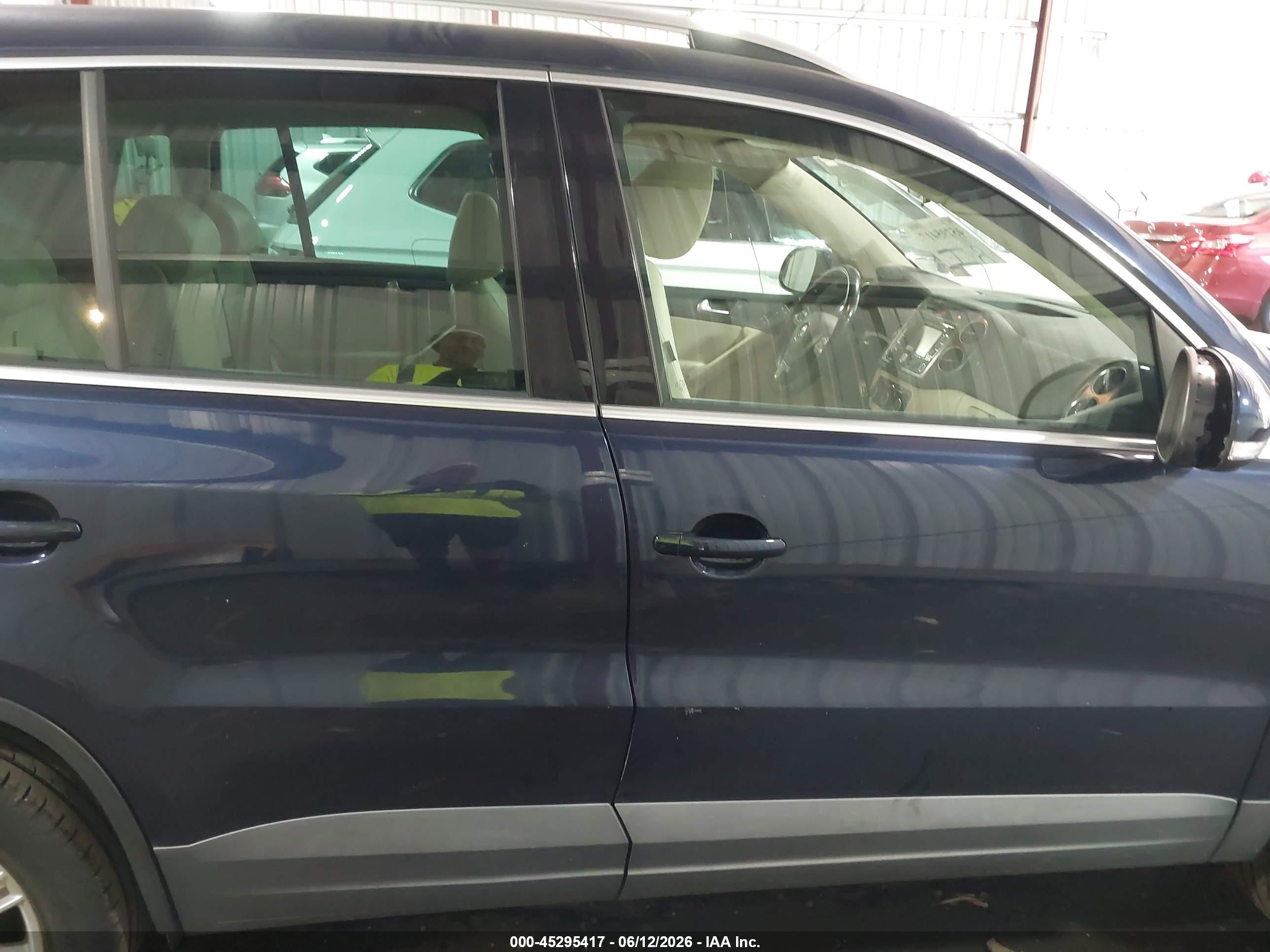 2011 Volkswagen Tiguan Se Blue vin: WVGAV7AX1BW528300