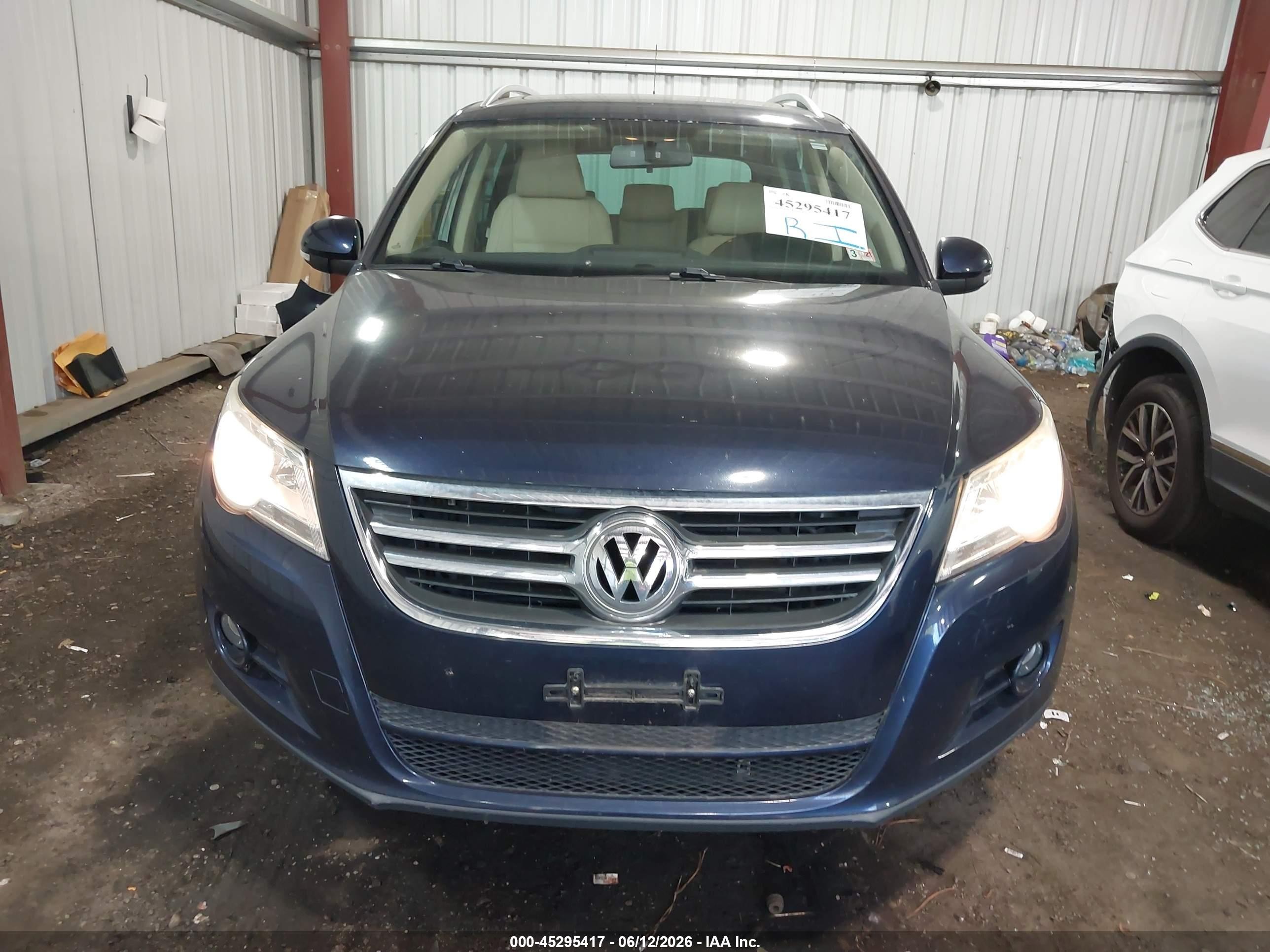 2011 Volkswagen Tiguan Se Blue vin: WVGAV7AX1BW528300