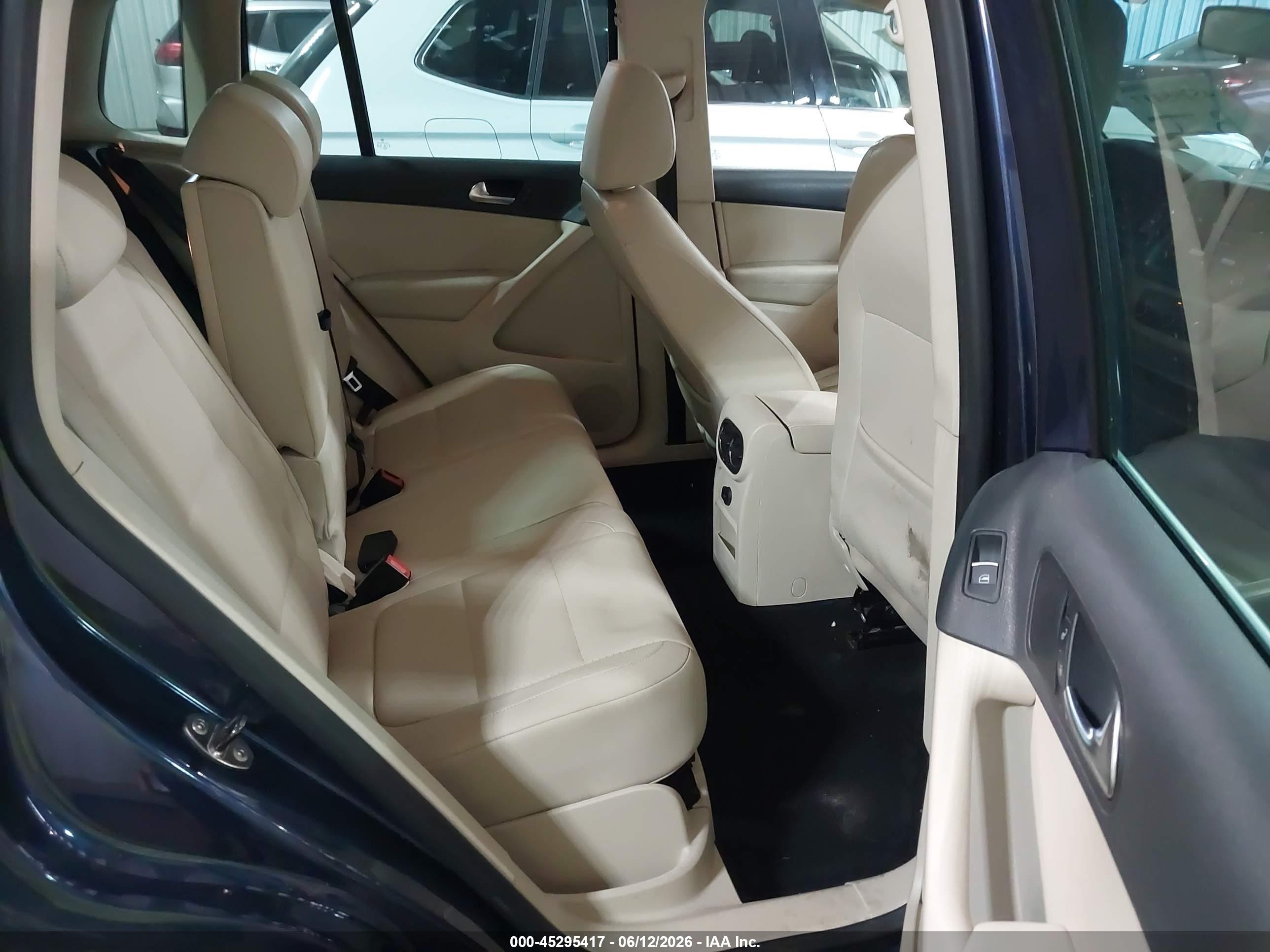 2011 Volkswagen Tiguan Se Blue vin: WVGAV7AX1BW528300